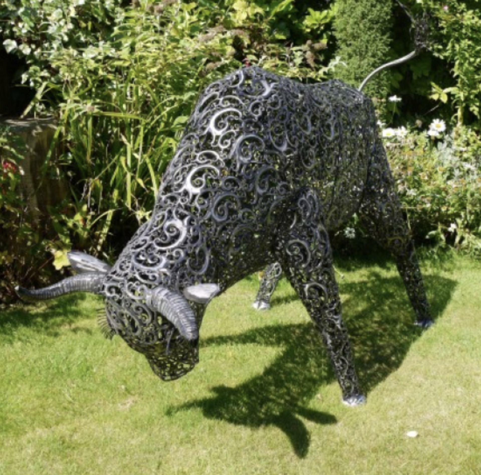 Large Garden Statue of a RUSTY BULL - Image 3 of 7