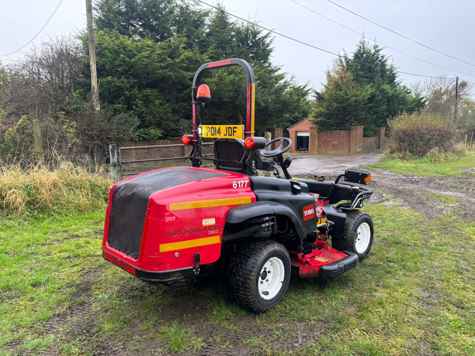 JJ -2014 TORO GROUNDMASTER 360 RIDE ON LAWN MOWER *PLUS VAT* RUNS DRIVES AND CUTS 4 WHEEL STEER - Image 8 of 14