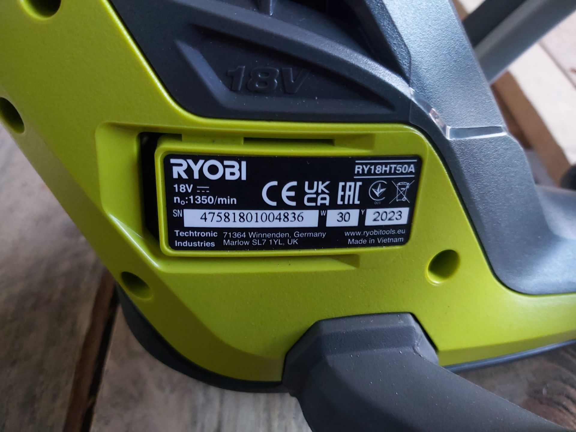 RYOBI 18W CORDLESS ELECTRIC HEDGE TRIMMER *PLUS VAT* - Image 2 of 2