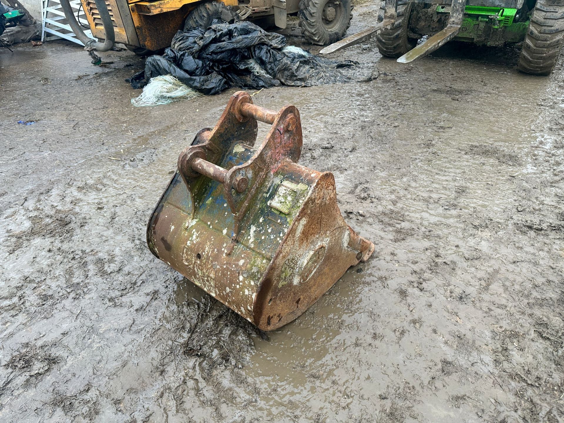 GEITH 45MM DIGGING BUCKET - NO RESERVE *PLUS VAT* - Image 5 of 7