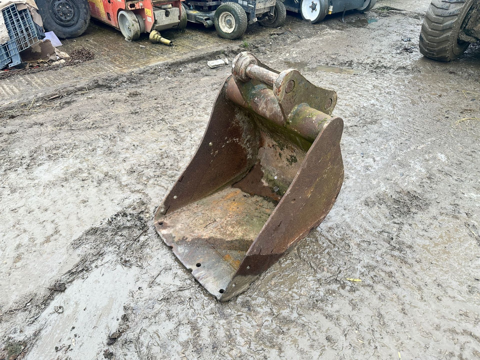 45MM DIGGING BUCKET - NO RESERVE *PLUS VAT* - Image 2 of 7