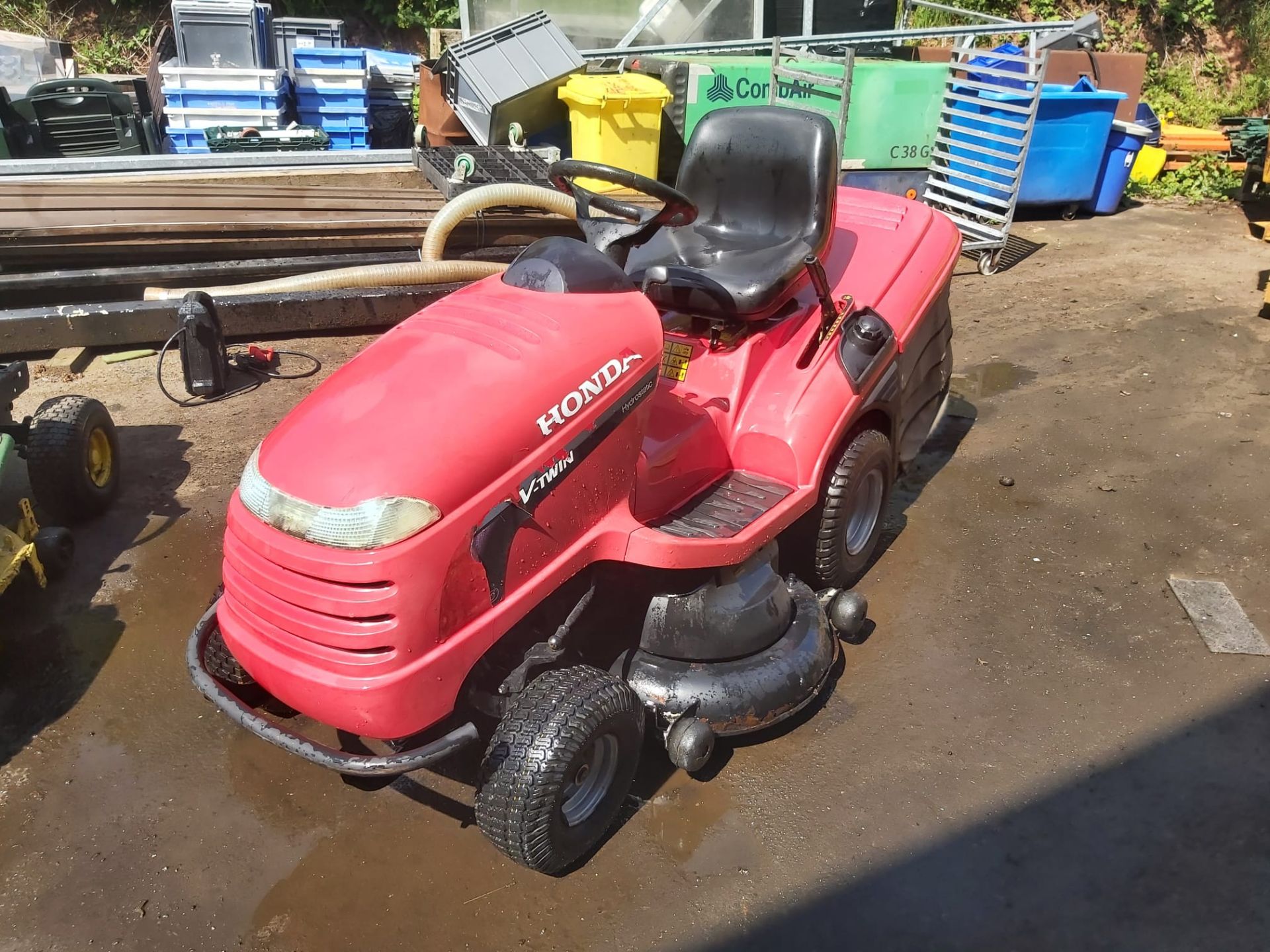 HONDA V-TWIN HYDROSTATIC RIDE-ON MOWER *NO VAT* - Image 2 of 8