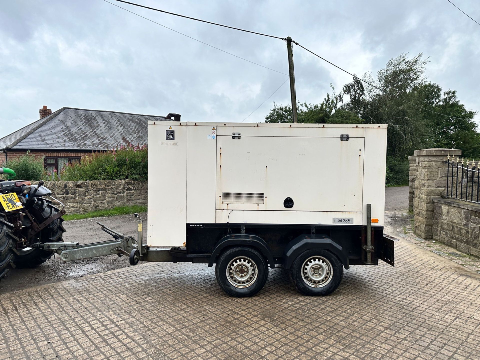 F.G.WILSON P75P1 75KVA DIESEL TWIN AXLE TOWBEHIND GENERATOR *PLUS VAT* - Image 2 of 16