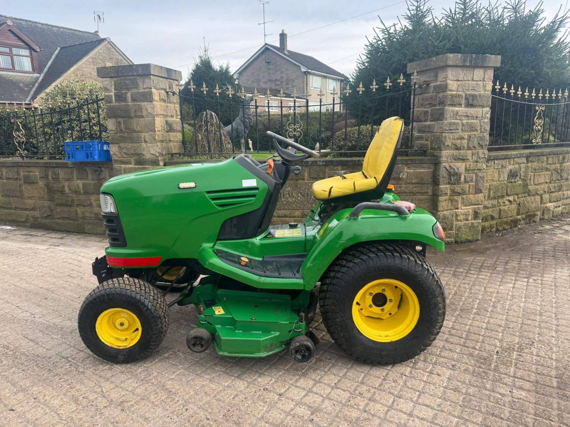 JOHN DEERE X740 RIDE ON LAWN MOWER *PLUS VAT* - Image 10 of 19