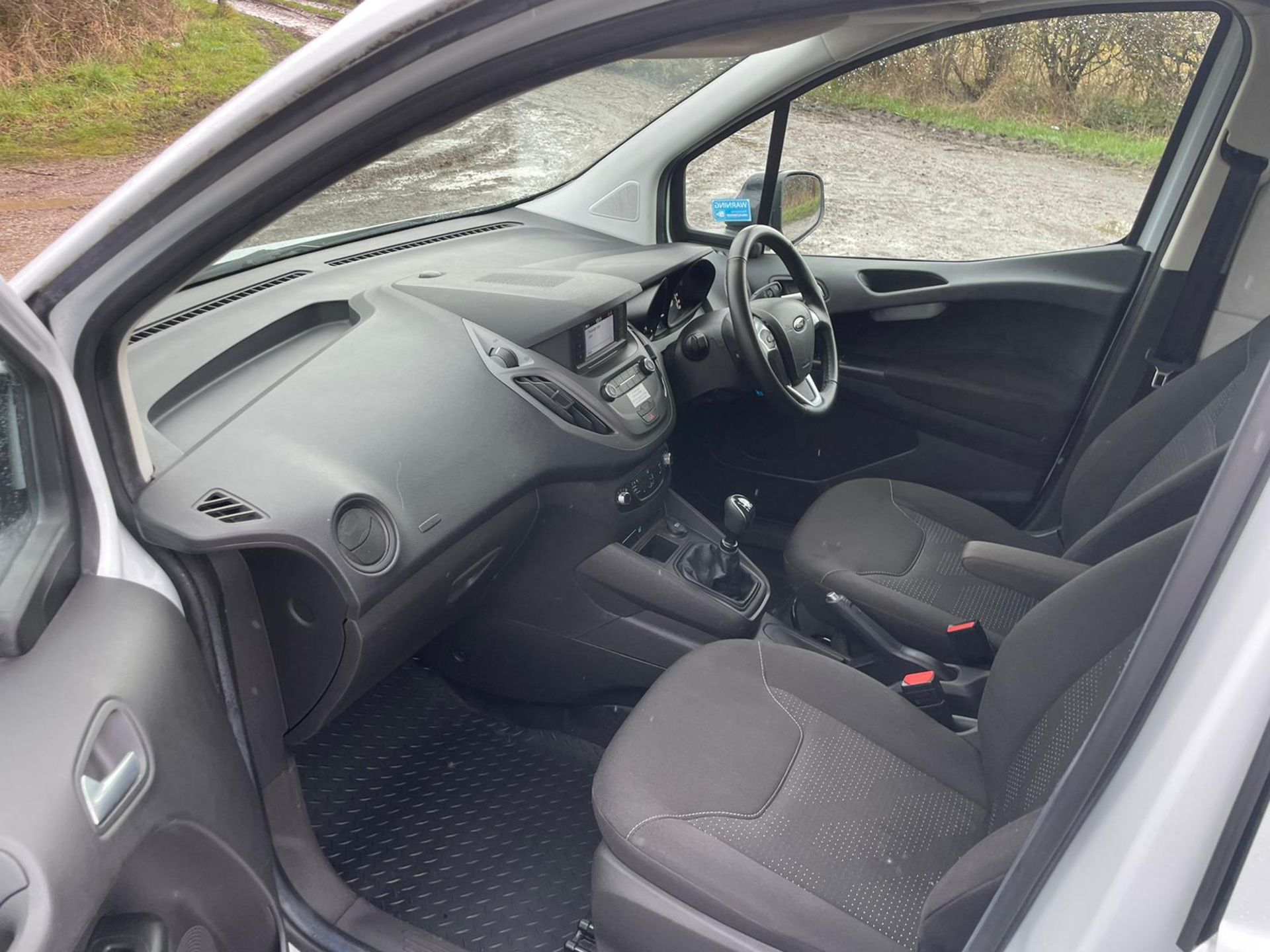 2019/68 REG FORD TRANSIT COURIER TREND TDCI 1.5 DIESEL MANUAL PANEL VAN, SHOWING 1 FORMER KEEPER - Image 12 of 13