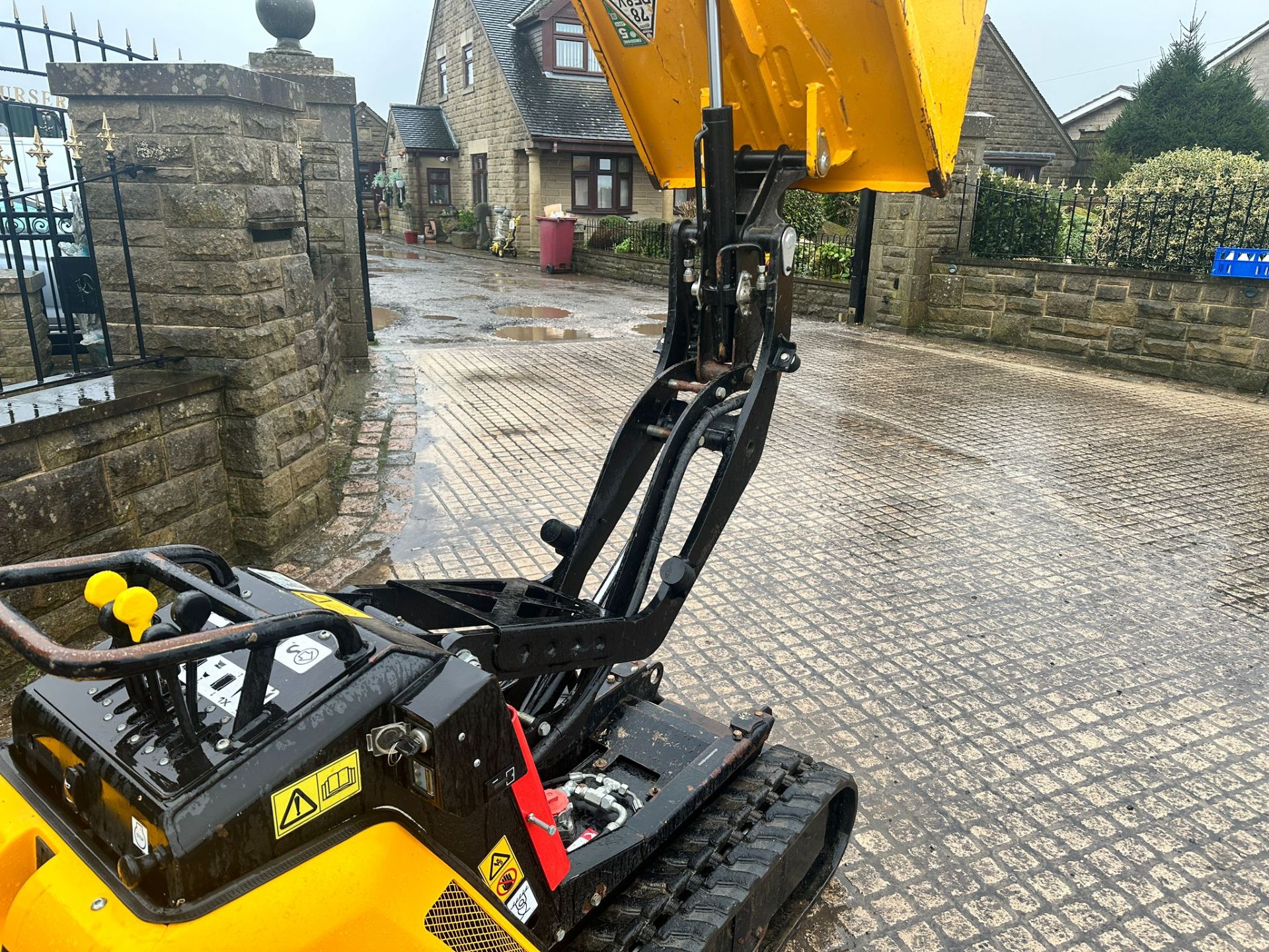 2022 JCB HTD-5 DIESEL TRACKED PEDESTRIAN HIGH TIP DUMPER WITH STEP *PLUS VAT* - Image 10 of 16