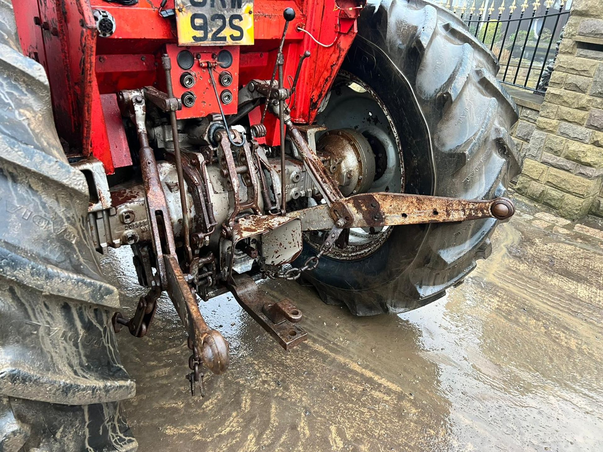 MASSEY FERGUSON 590 75hp TRACTOR, RUNS AND DRIVES, ROAD REGISTERED, CABBED, 2 SPOOLS - Image 12 of 13