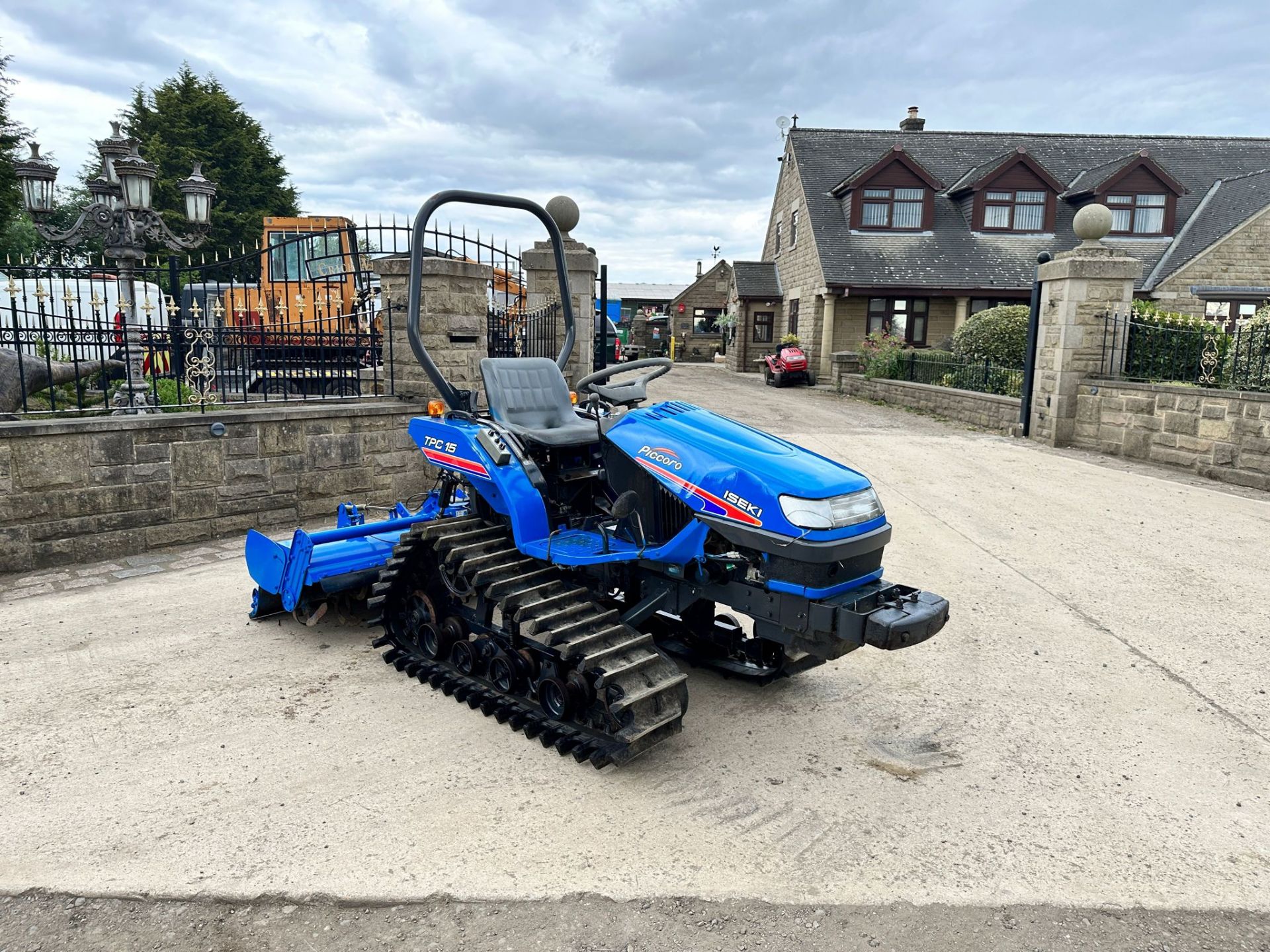 ISEKI PICCORO TPC15 CRAWLER TRACKED TRACTOR WITH ISEKI APR14 ROTAVATOR *PLUS VAT* - Image 2 of 26