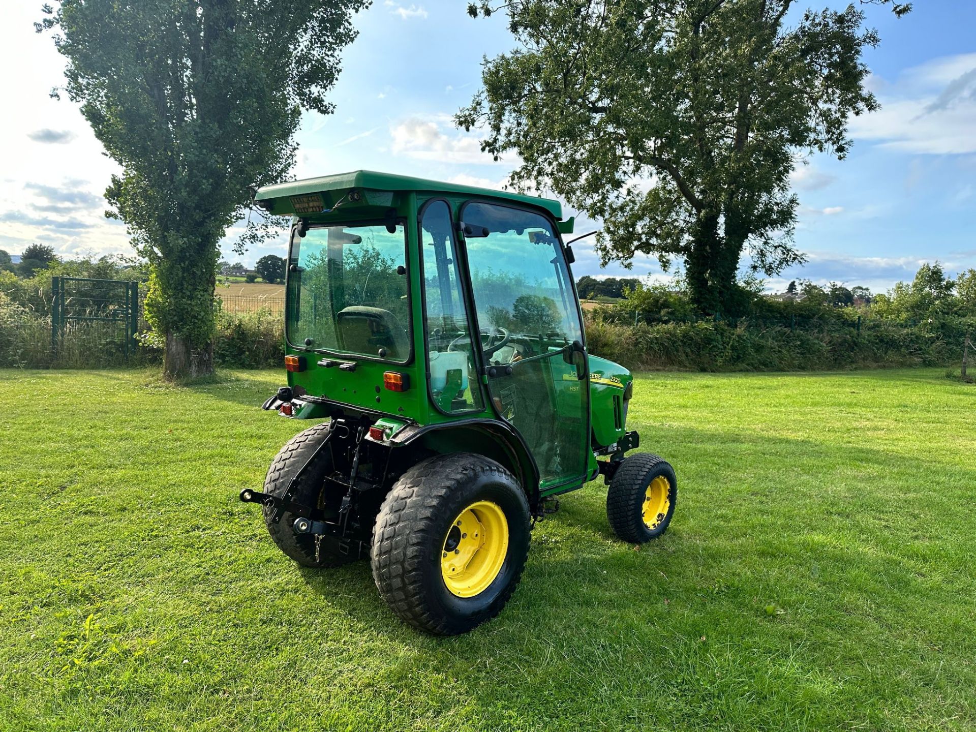 JOHN DEERE 2320 23HP 4WD COMPACT TRACTOR *PLUS VAT* - Image 4 of 17