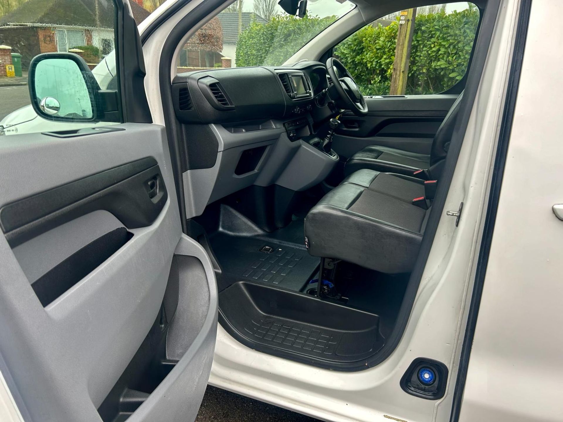 2019 VAUXHALL VIVARO 2900 SPORTIVE S/S WHITE PANEL VAN *NO VAT* - Image 20 of 23