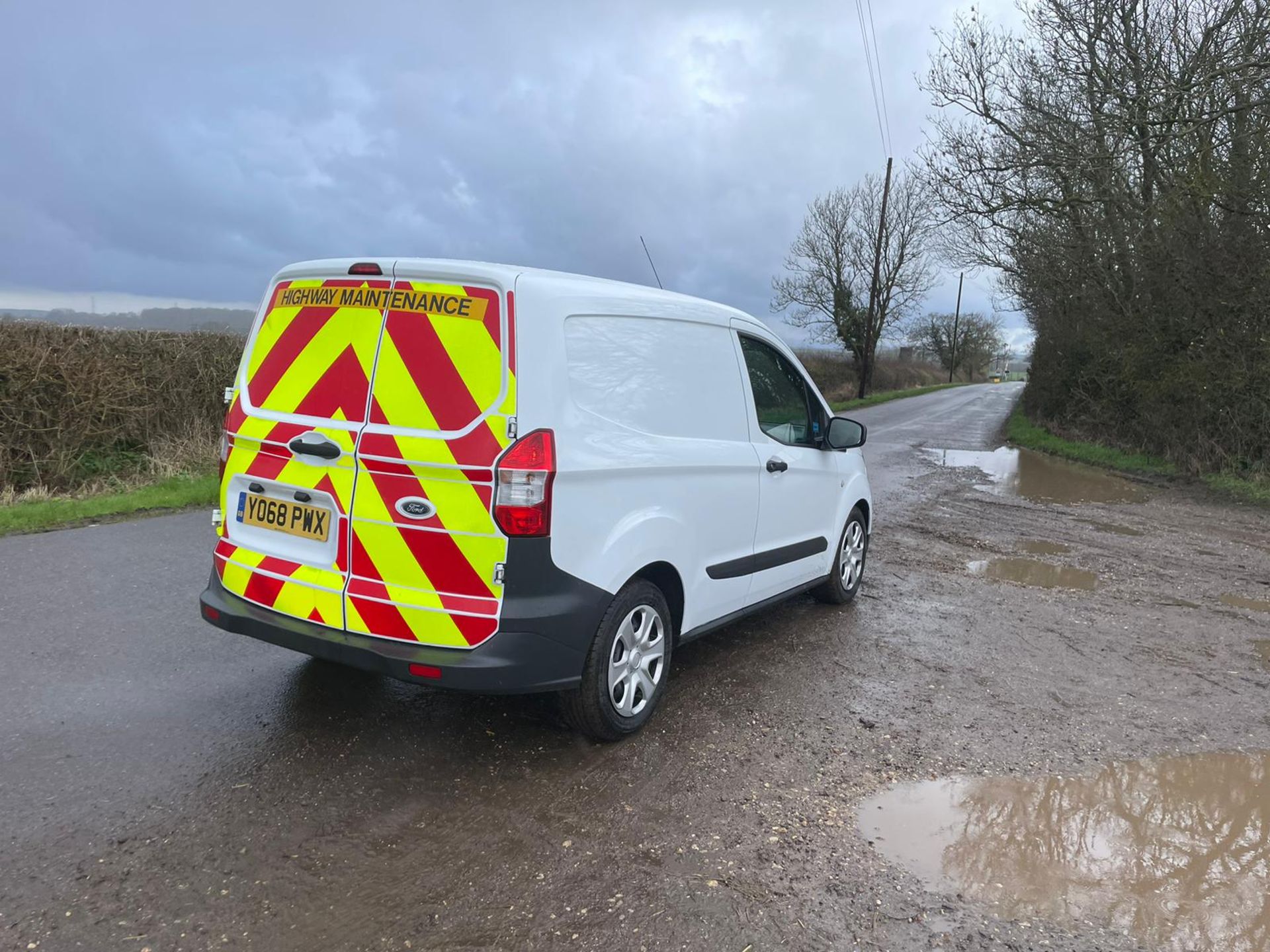 2019/68 REG FORD TRANSIT COURIER TREND TDCI 1.5 DIESEL MANUAL PANEL VAN, SHOWING 1 FORMER KEEPER - Image 7 of 13