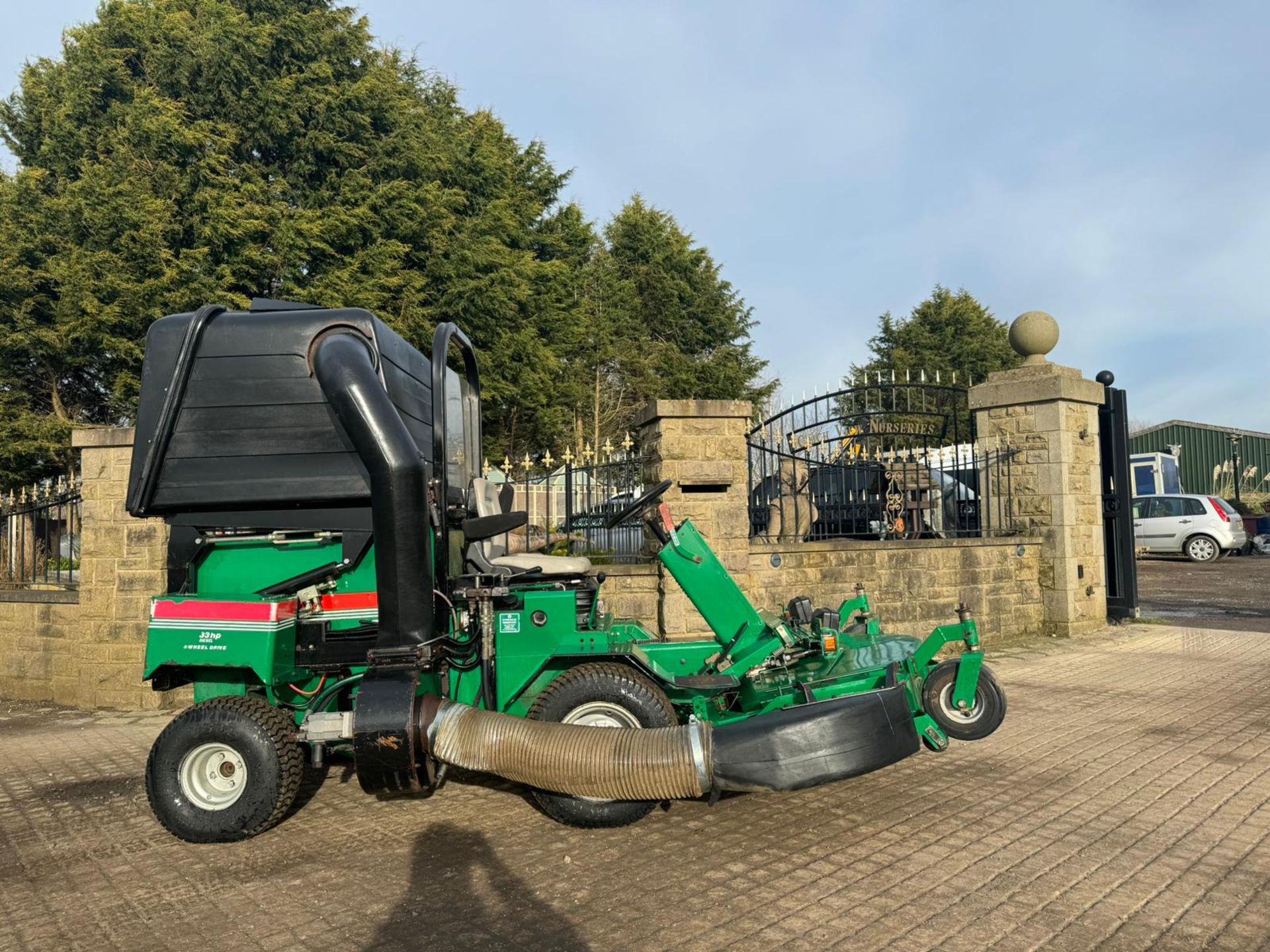 RANSOMES T-33D OUT FRONT COLLECTOR RIDE ON LAWN MOWER 33HP *PLUS VAT* - Image 12 of 17