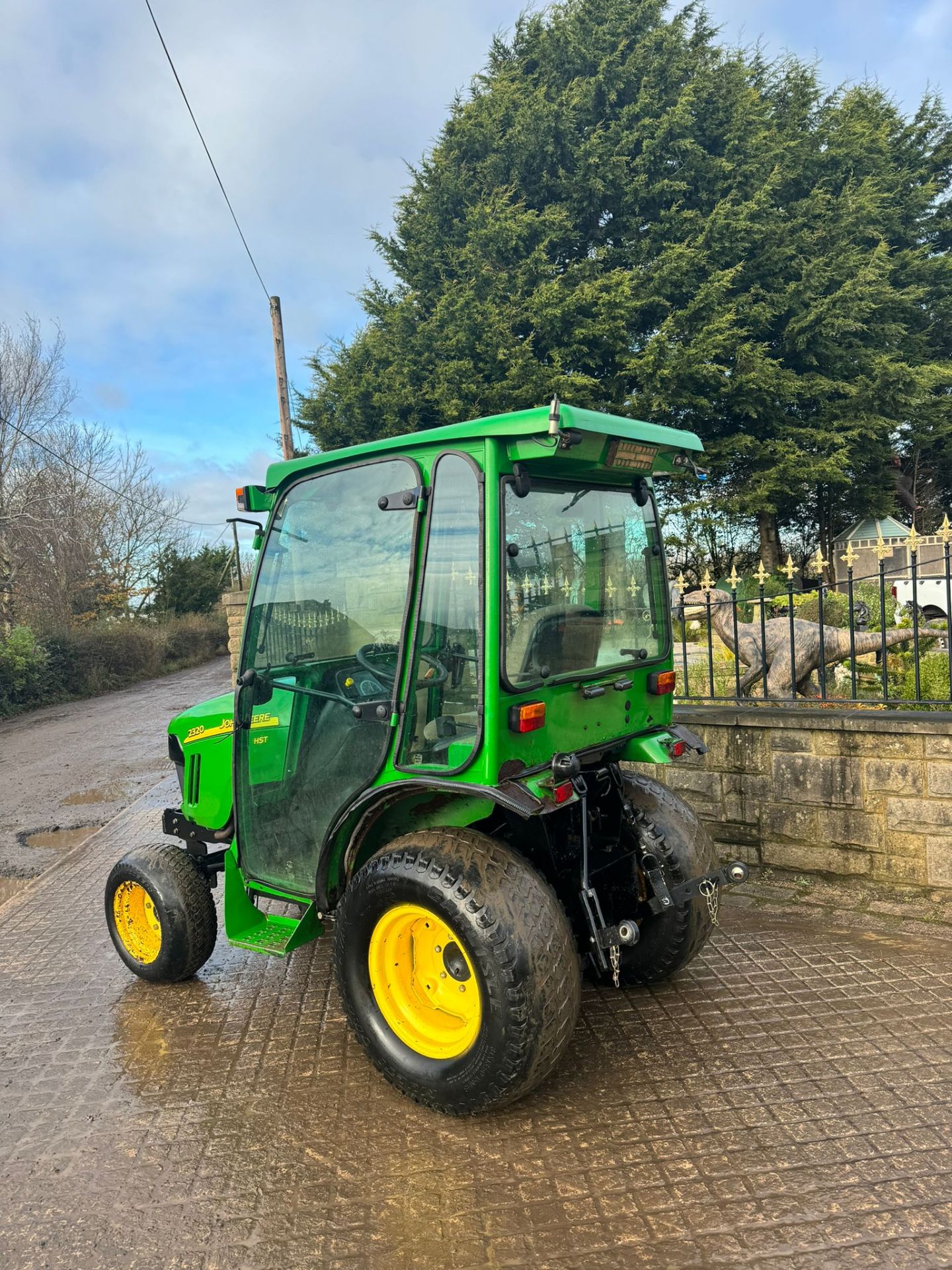 JOHN DEERE 2320 23HP 4WD COMPACT TRACTOR *PLUS VAT* - Image 3 of 14