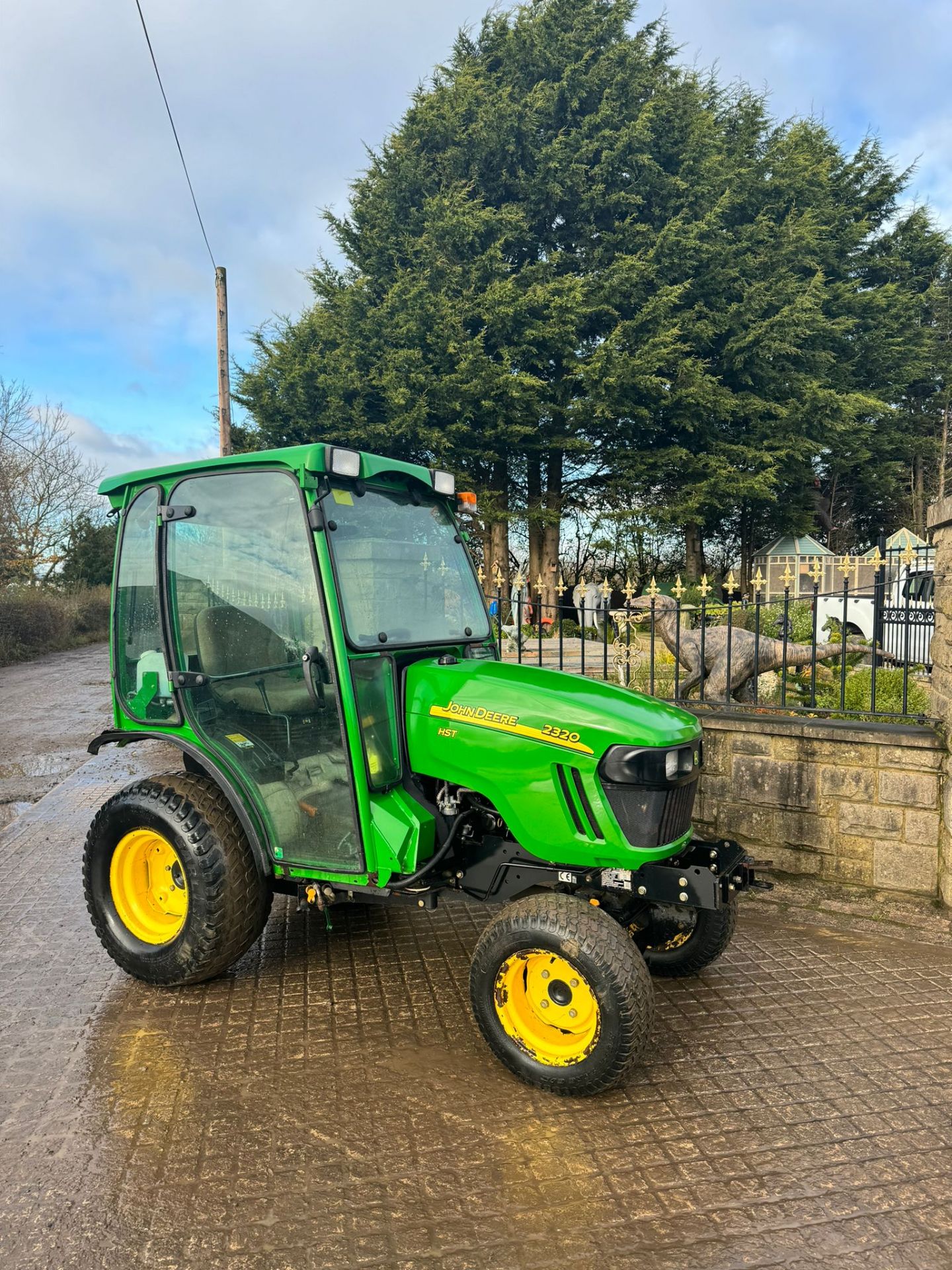 JOHN DEERE 2320 23HP 4WD COMPACT TRACTOR *PLUS VAT* - Image 6 of 14