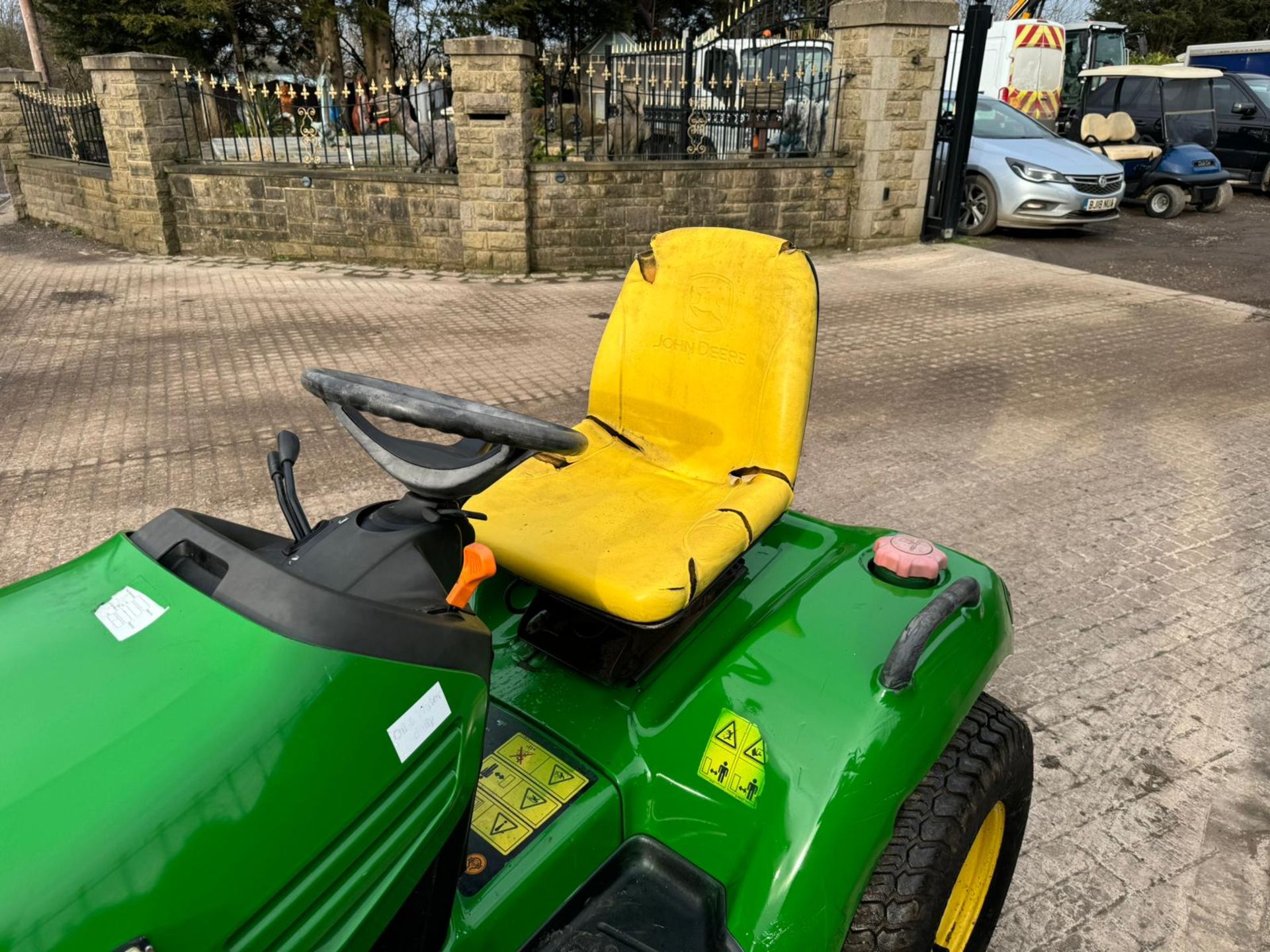 JOHN DEERE X740 RIDE ON LAWN MOWER *PLUS VAT* - Image 7 of 19