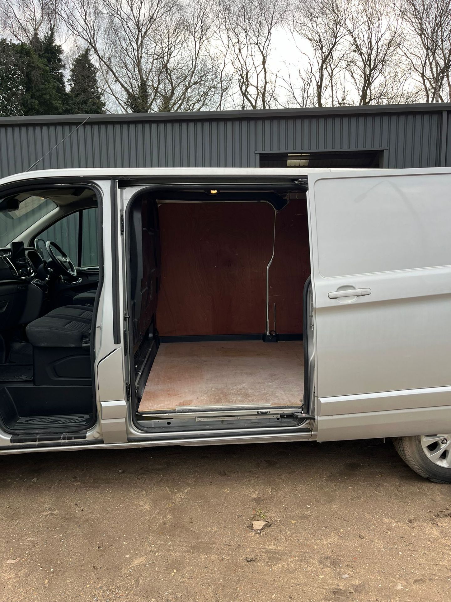 2018/68 REG FORD TRANSIT CUSTOM 300 LIMITED 2.0 DIESEL SILVER PANEL VAN, SHOWING 1 FORMER KEEPER - Image 8 of 12