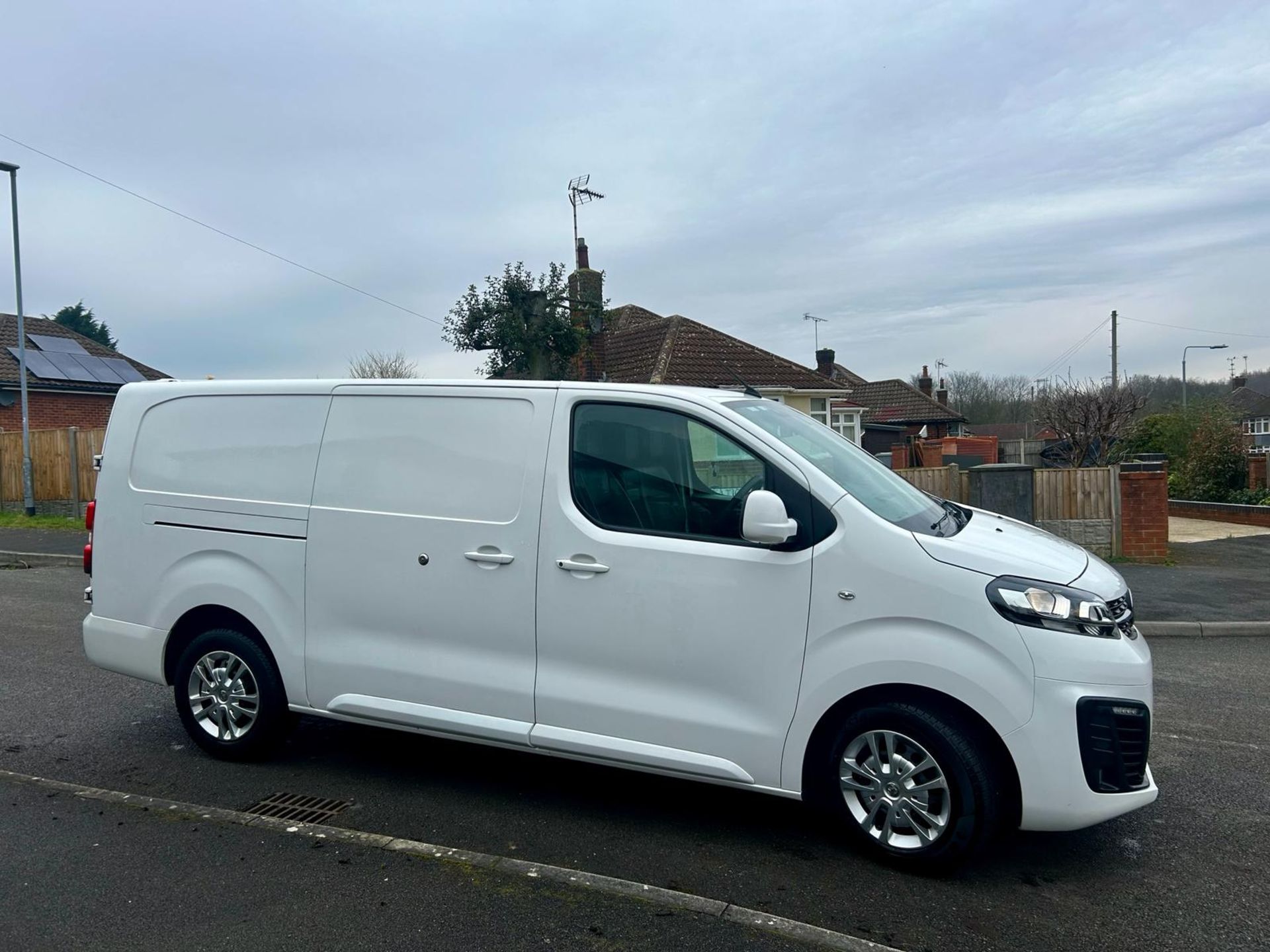 2019 VAUXHALL VIVARO 2900 SPORTIVE S/S WHITE PANEL VAN *NO VAT* - Image 11 of 23