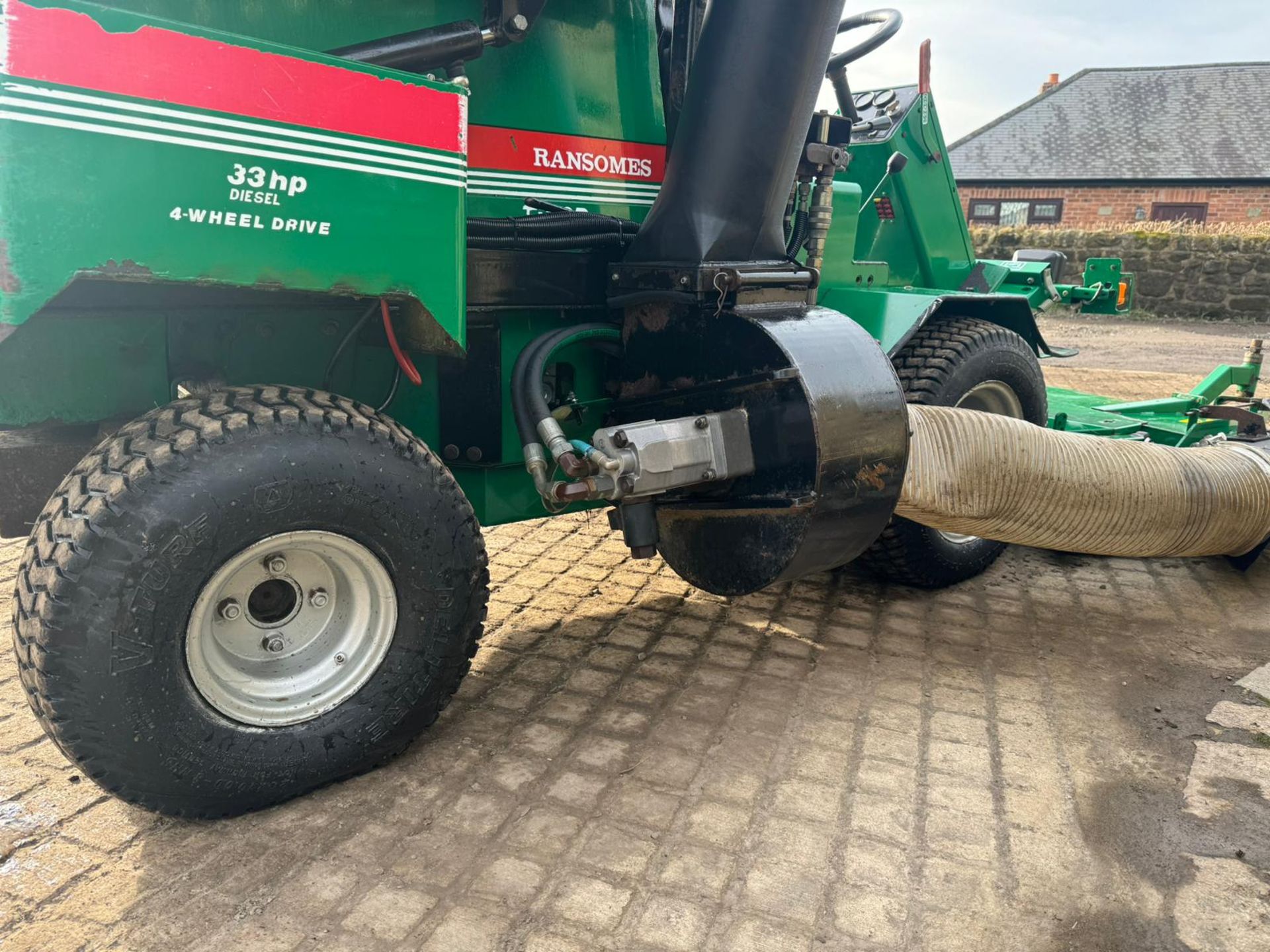 RANSOMES T-33D OUT FRONT COLLECTOR RIDE ON LAWN MOWER 33HP *PLUS VAT* - Image 14 of 17