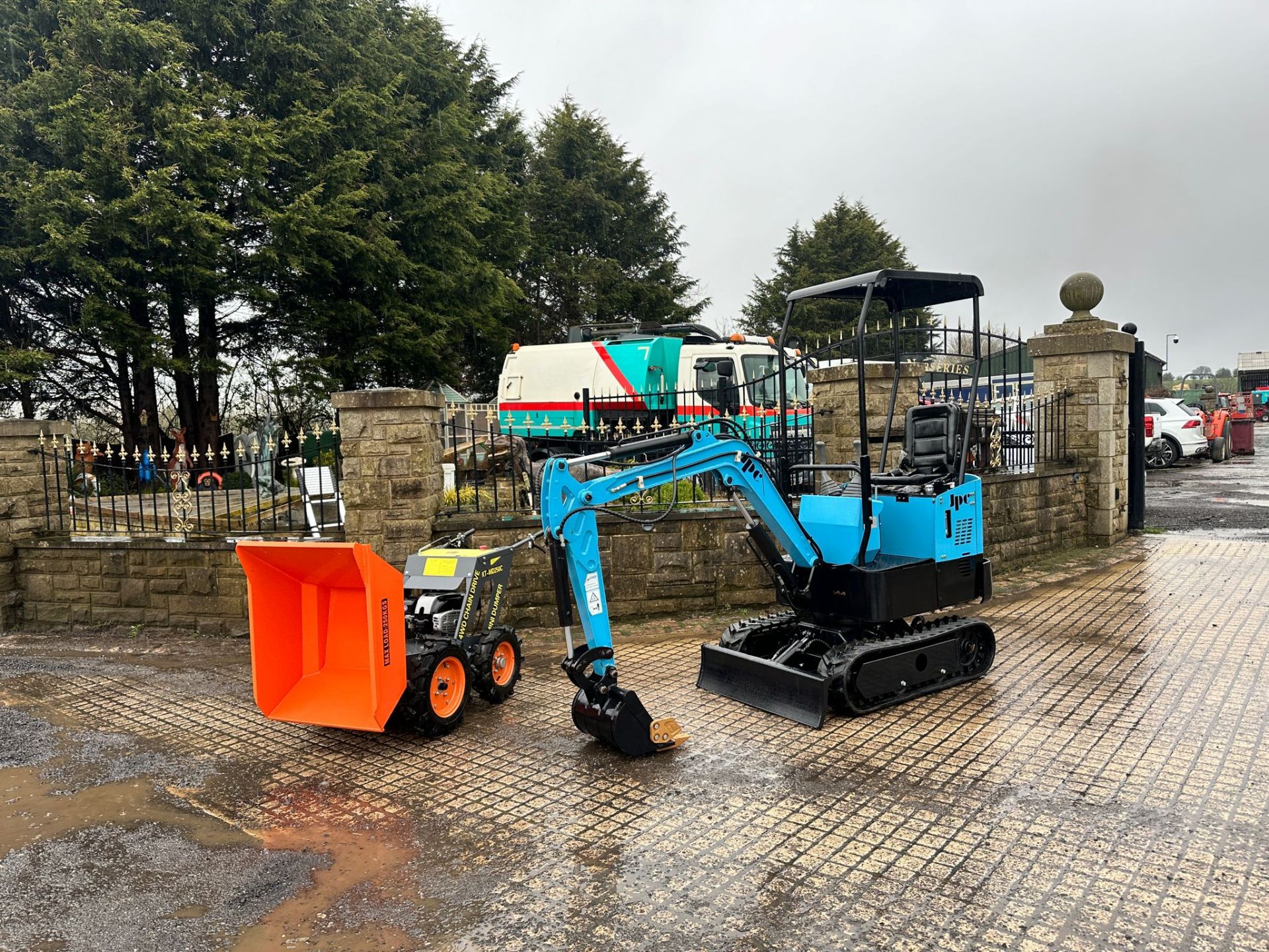 £5K NEW/UNUSED JPC HT12 MINI EXCAVATOR + NEW 4X4 DUMPER £5000 RESERVE FOR THE PAIR !!! - Image 4 of 8