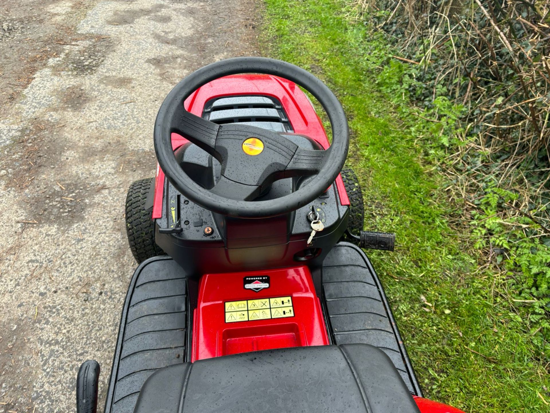 2017 CASTEL GARDEN XDC140 RIDE ON MOWER WITH REAR COLLECTOR *PLUS VAT* - Image 16 of 18