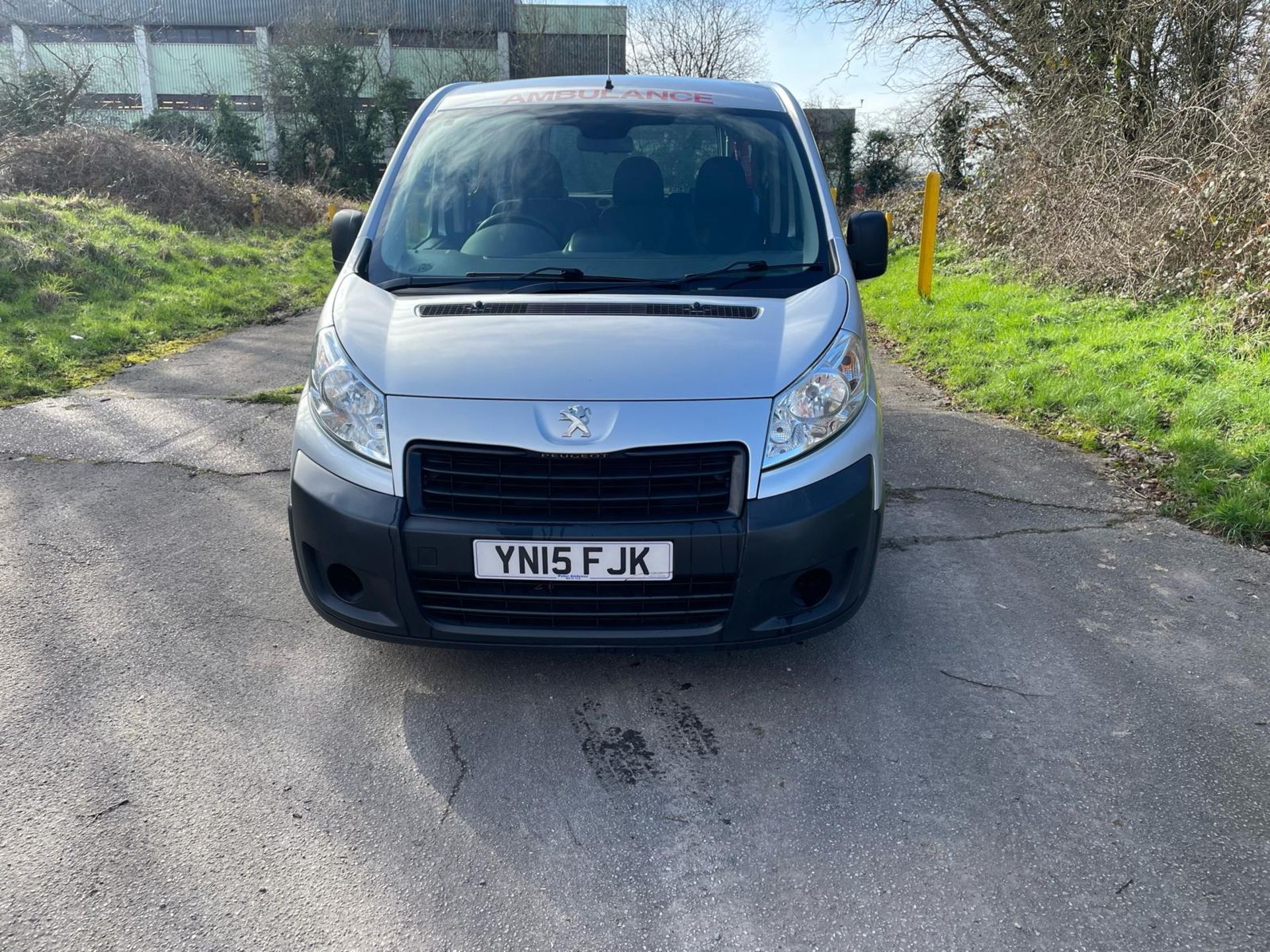 (AMBULANCE) DISABLED VEHICLE WITH RAMP! 2015/15 REG PEUGEOT EXPERT TEPEE COMFORT L1 HDI 2.0 DIESEL - Image 2 of 27