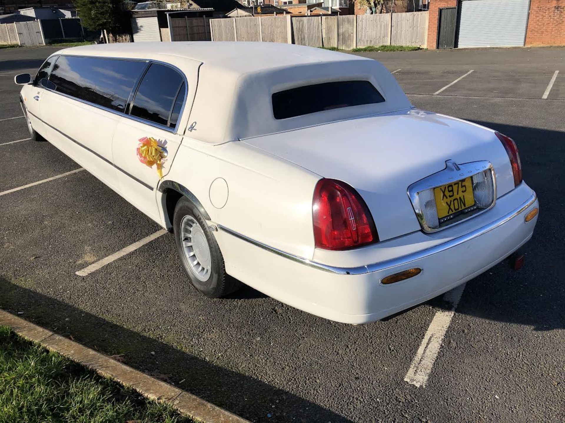 2001 LINCOLN TOWN CAR AUTO WHITE 10 SEATER LIMOUSINE WEDDING CAR *NO VAT* - Image 7 of 17