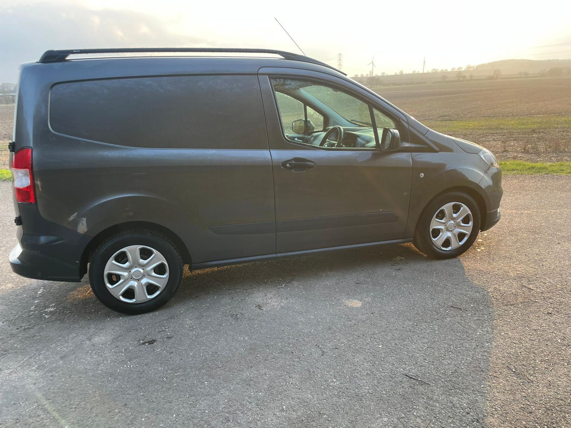 2018/68 REG FORD TRANSIT COURIER TREND TDCI 1.5 DIESEL GREY PANEL VAN, SHOWING 1 FORMER KEEPER - Image 7 of 13