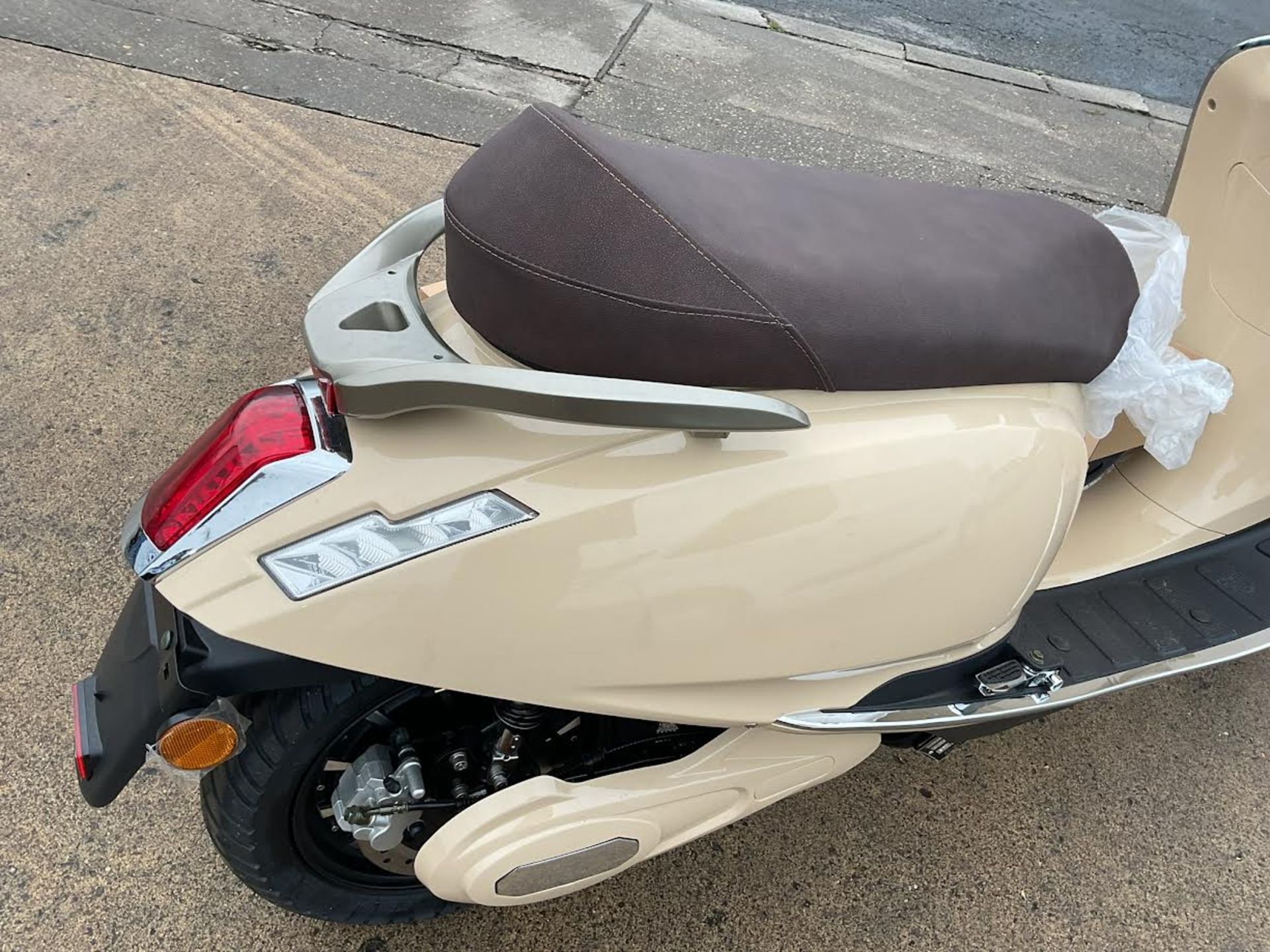 Model 30 Roma Electric Moped *PLUS VAT* - Image 6 of 8