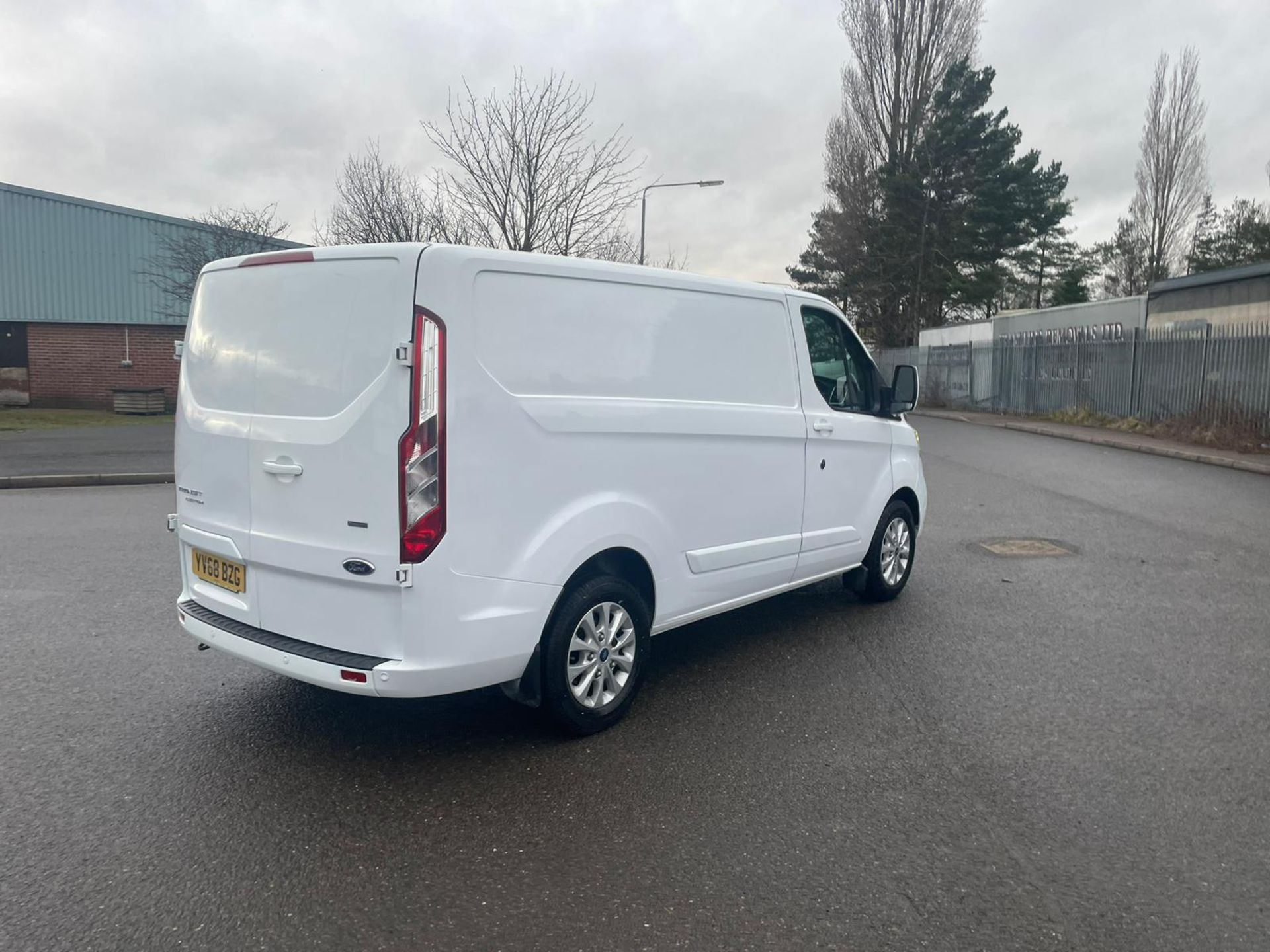 2018 FORD TRANSIT CUSTOM 280 LIMITED WHITE PANEL VAN *PLUS VAT* - Image 9 of 14