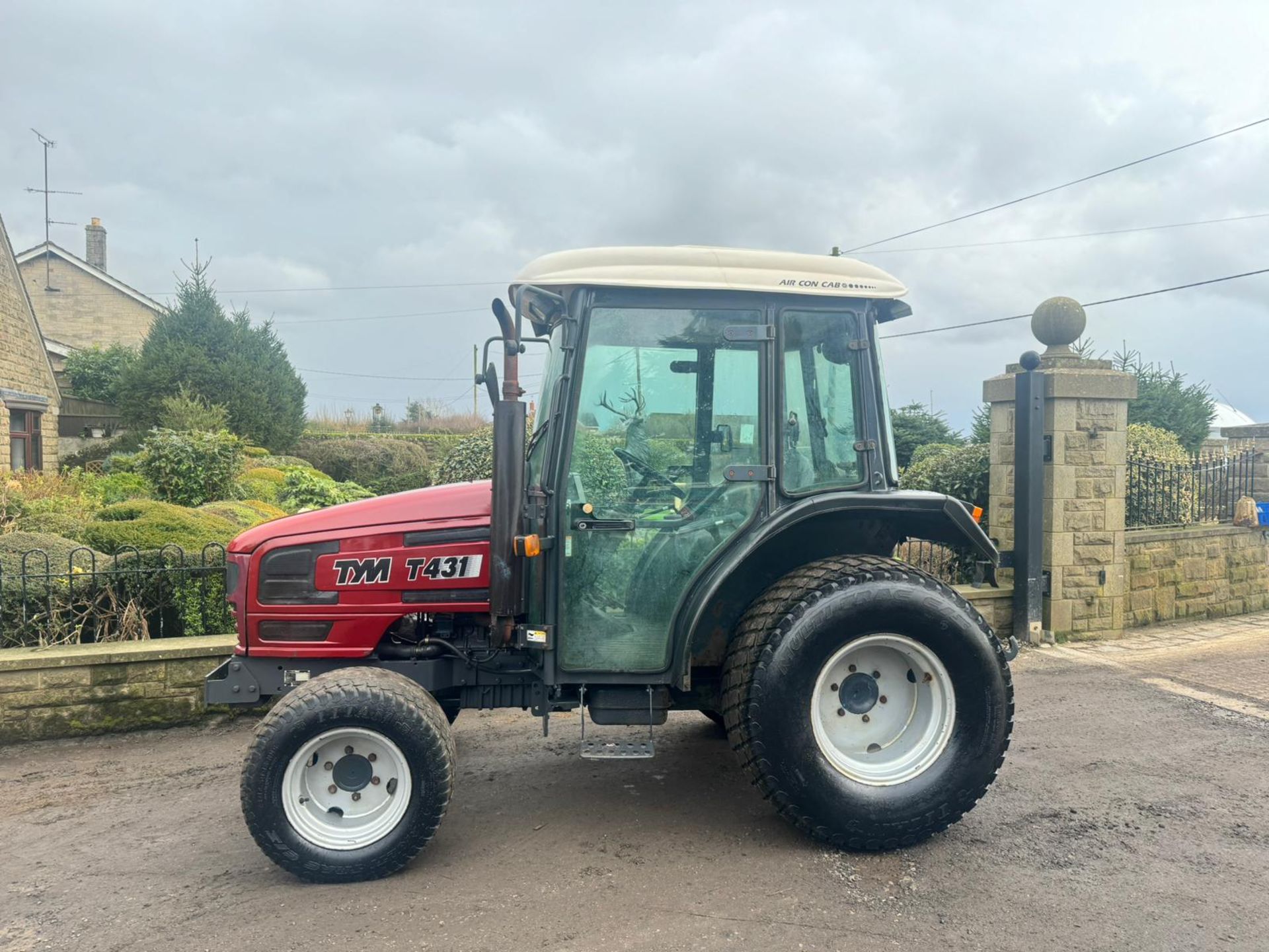 TYM T431 43HP 4WD MID SIZE TRACTOR *PLUS VAT* - Image 8 of 20