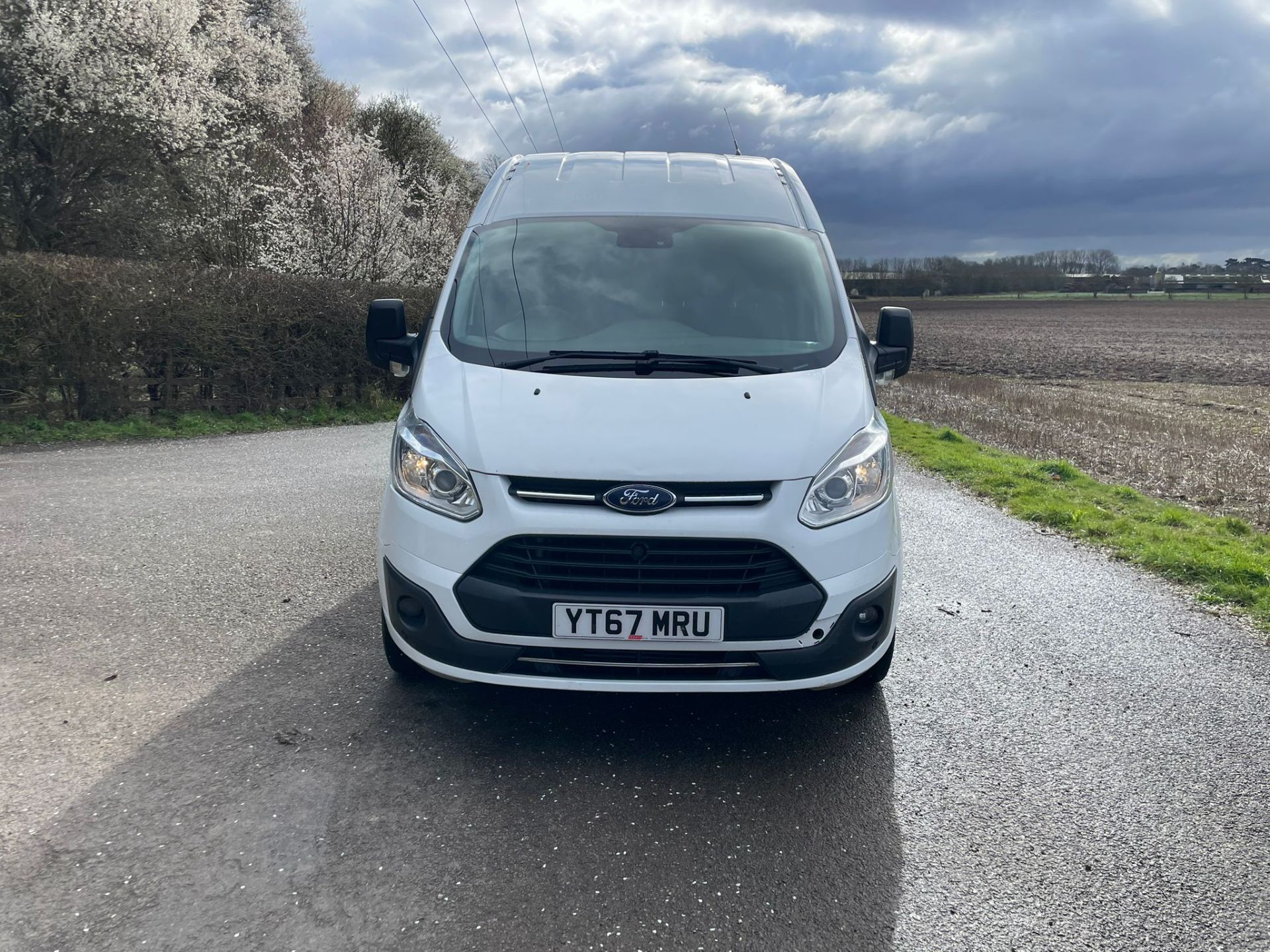 2017/67 REG FORD TRANSIT CUSTOM 290 TREND 2.0 DIESEL WHITE PANEL VAN, SHOWING 1 FORMER KEEPER - Image 2 of 14