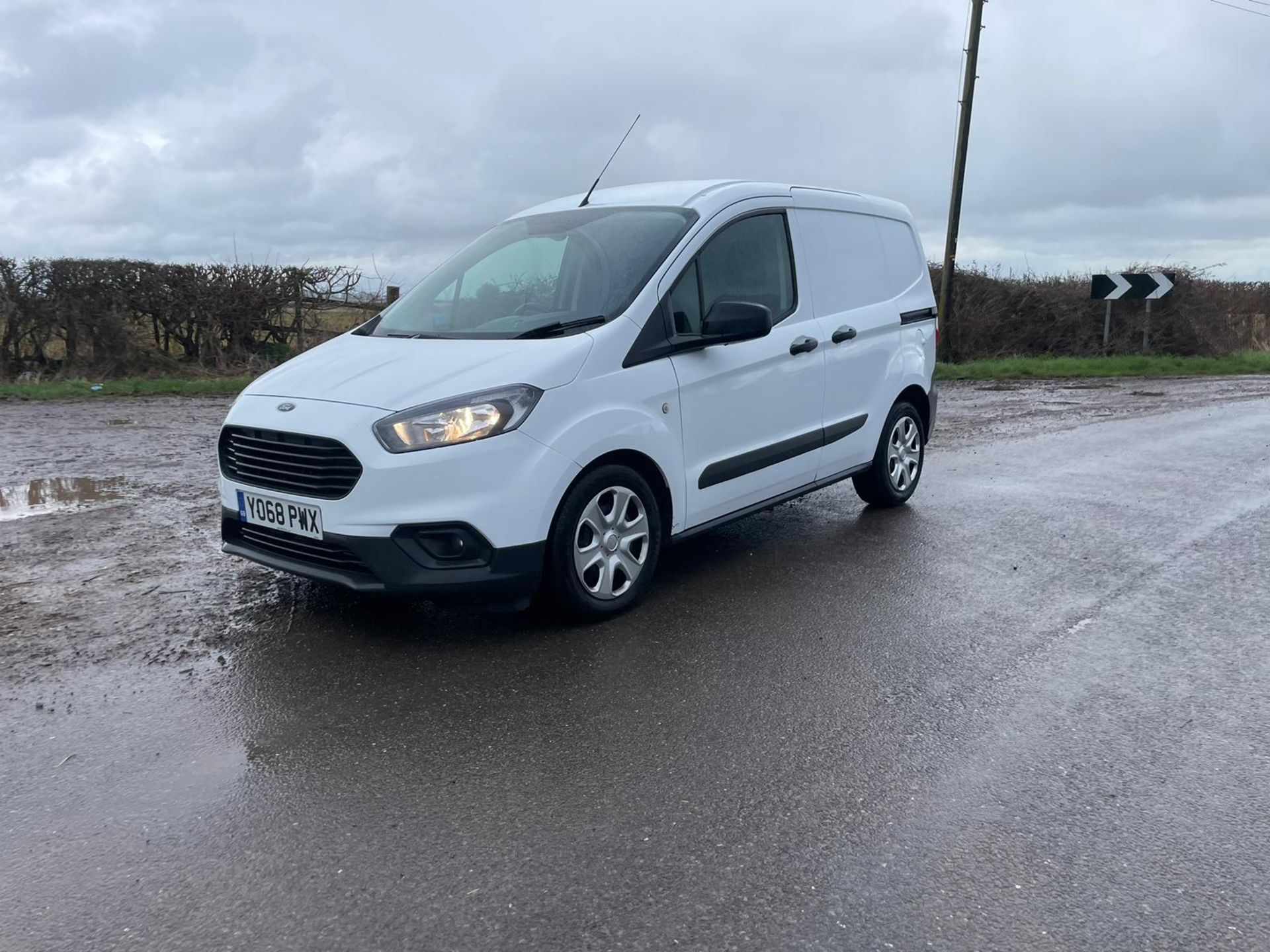 2019/68 REG FORD TRANSIT COURIER TREND TDCI 1.5 DIESEL MANUAL PANEL VAN, SHOWING 1 FORMER KEEPER - Image 3 of 13