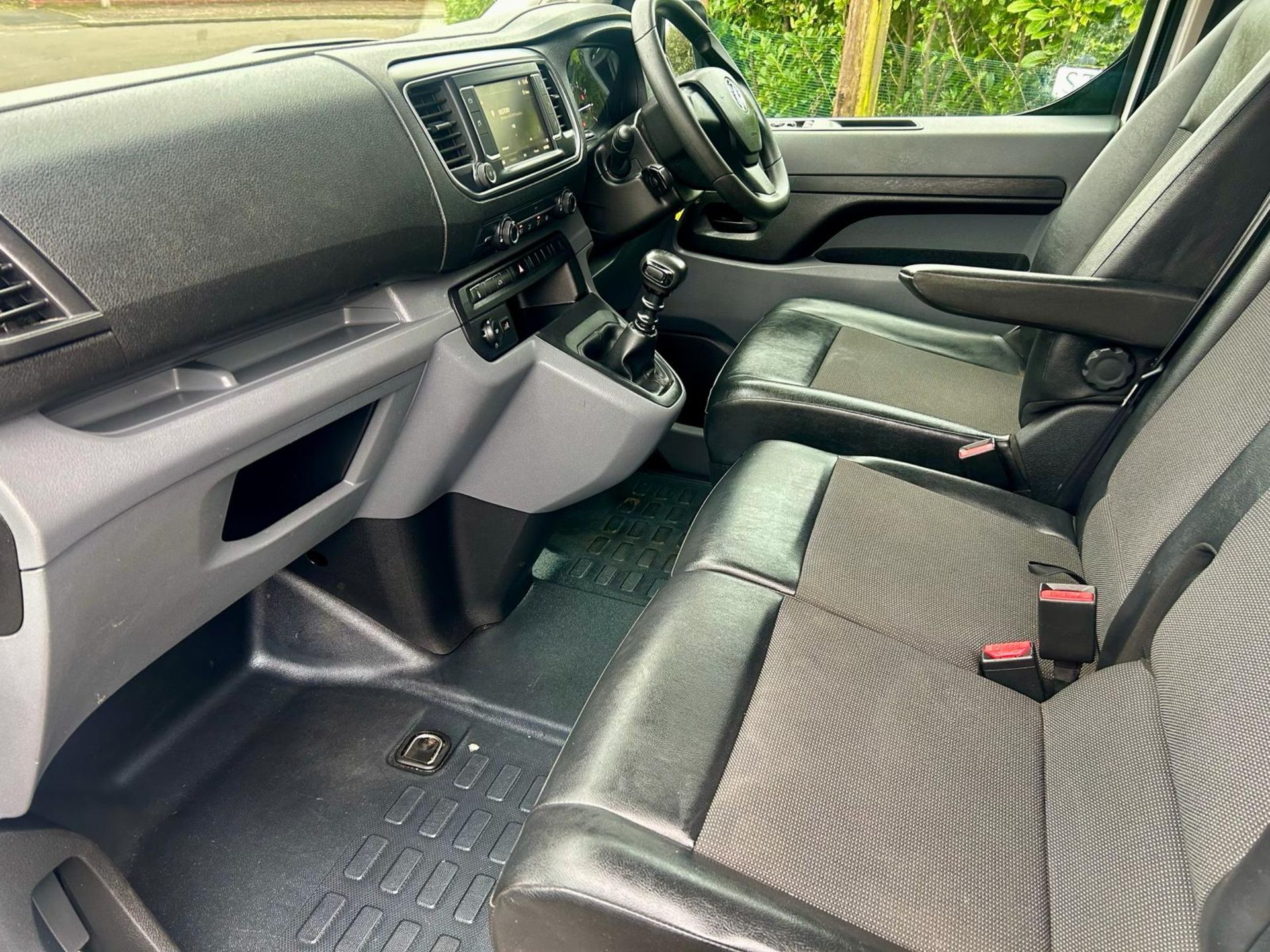 2019 VAUXHALL VIVARO 2900 SPORTIVE S/S WHITE PANEL VAN *NO VAT* - Image 21 of 23