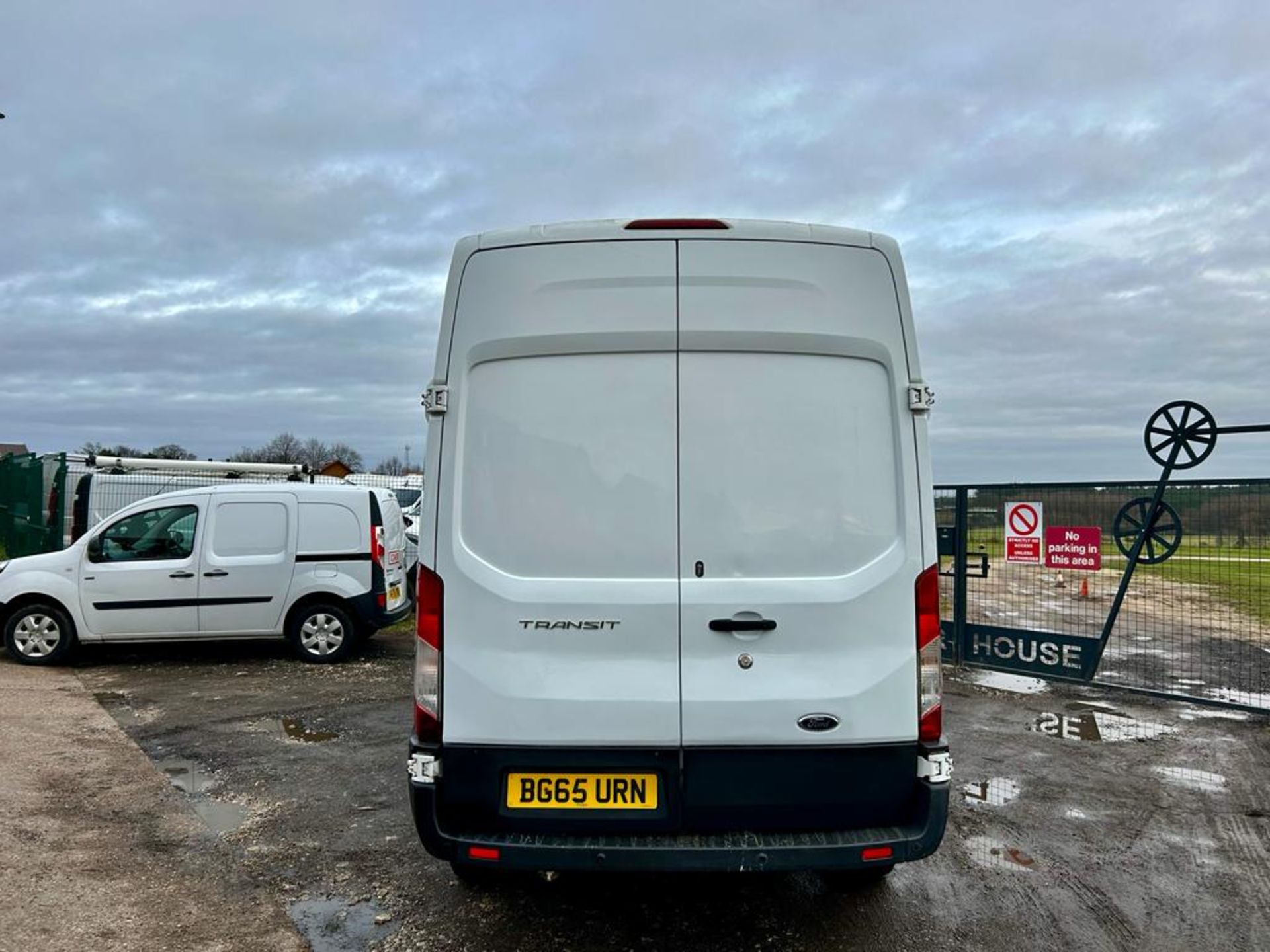 2015 FORD TRANSIT 350 WHITE PANEL VAN *NO VAT* - Image 11 of 21