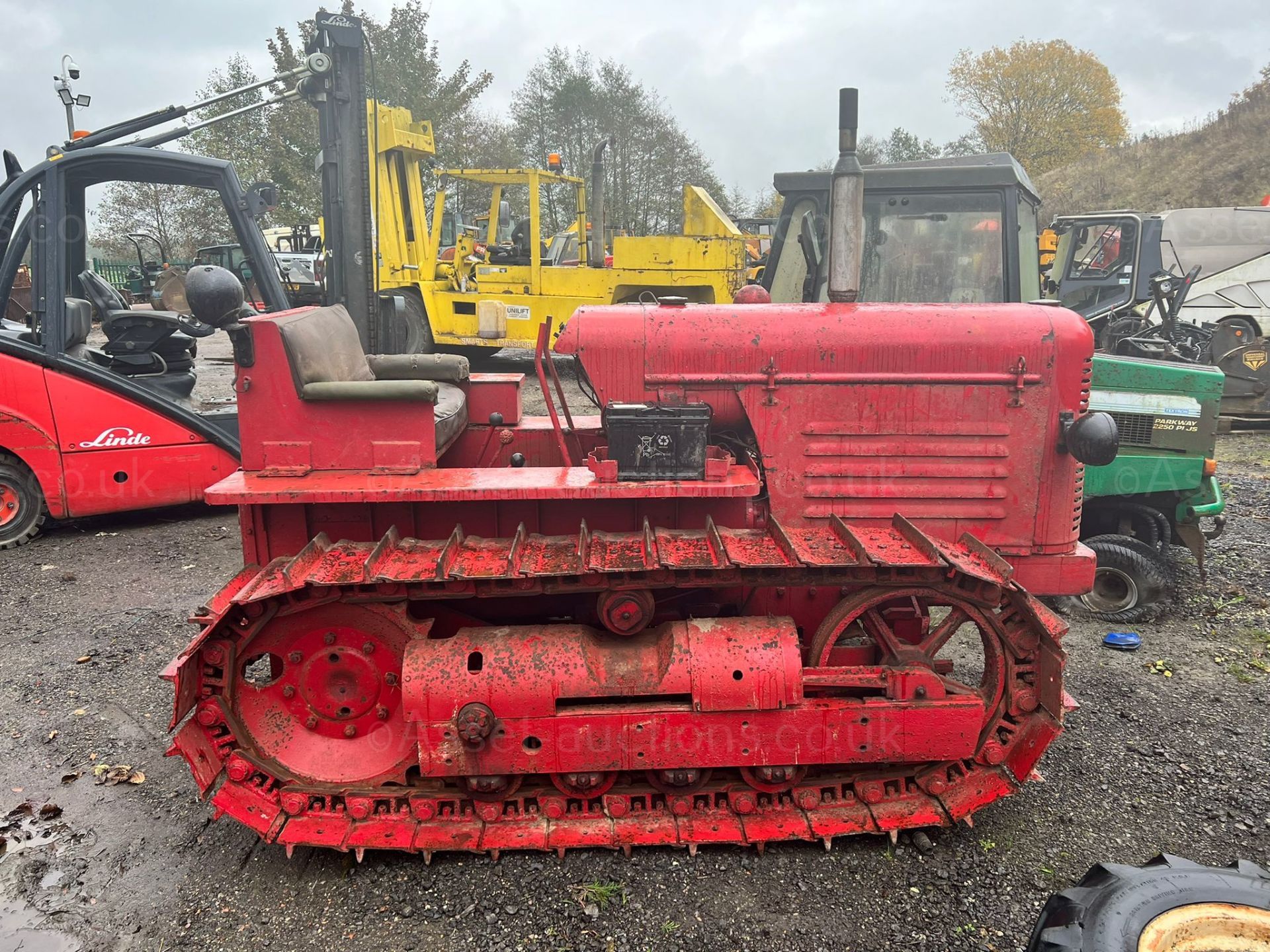 DAVID BROWN 30TD 36HP TRACKED CRAWLER TRACTOR, RUNS AND DRIVES, REAR PTO AND TOWBAR *PLUS VAT* - Image 3 of 12