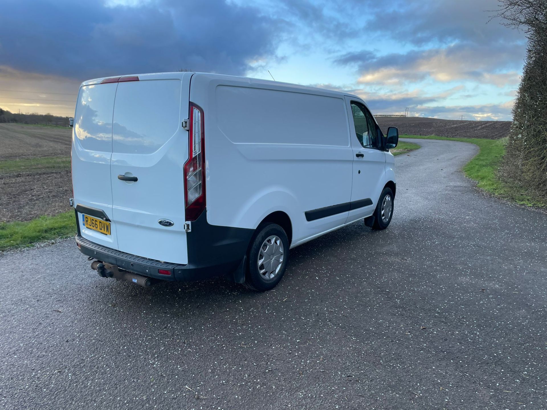 2016/66 REG FORD TRANSIT CUSTOM 290 TREND E-TEC 2.2 DIESEL PANEL VAN, SHOWING 1 FORMER KEEPER - Image 7 of 15