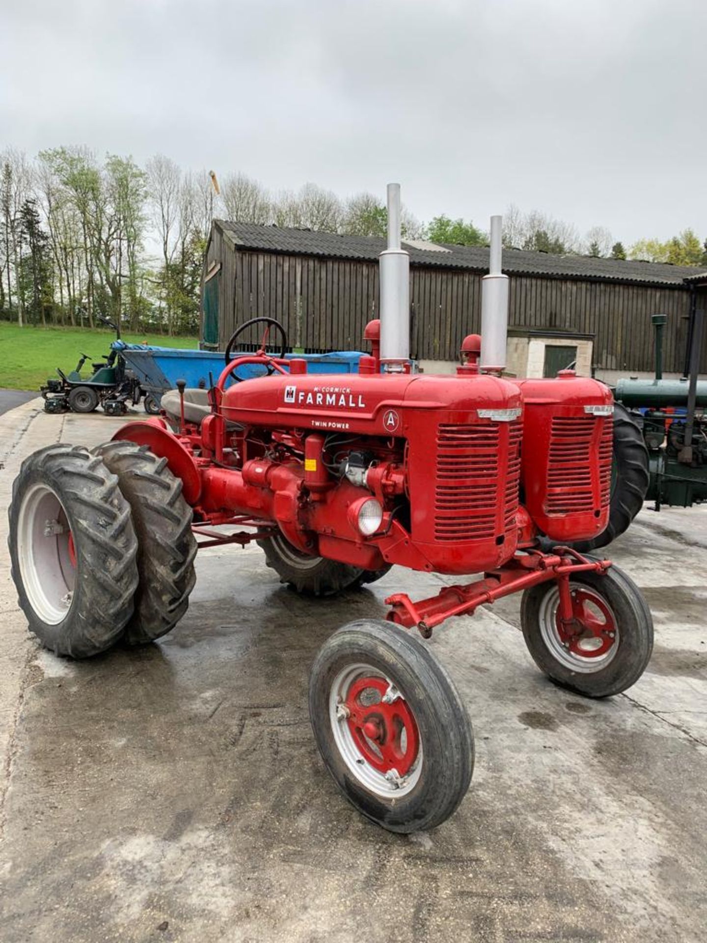 McCORMICK FARMALL A SERIES TWIN ENGINED TRACTOR, RUNS, DRIVES AND WORKS *PLUS VAT* - Image 2 of 9