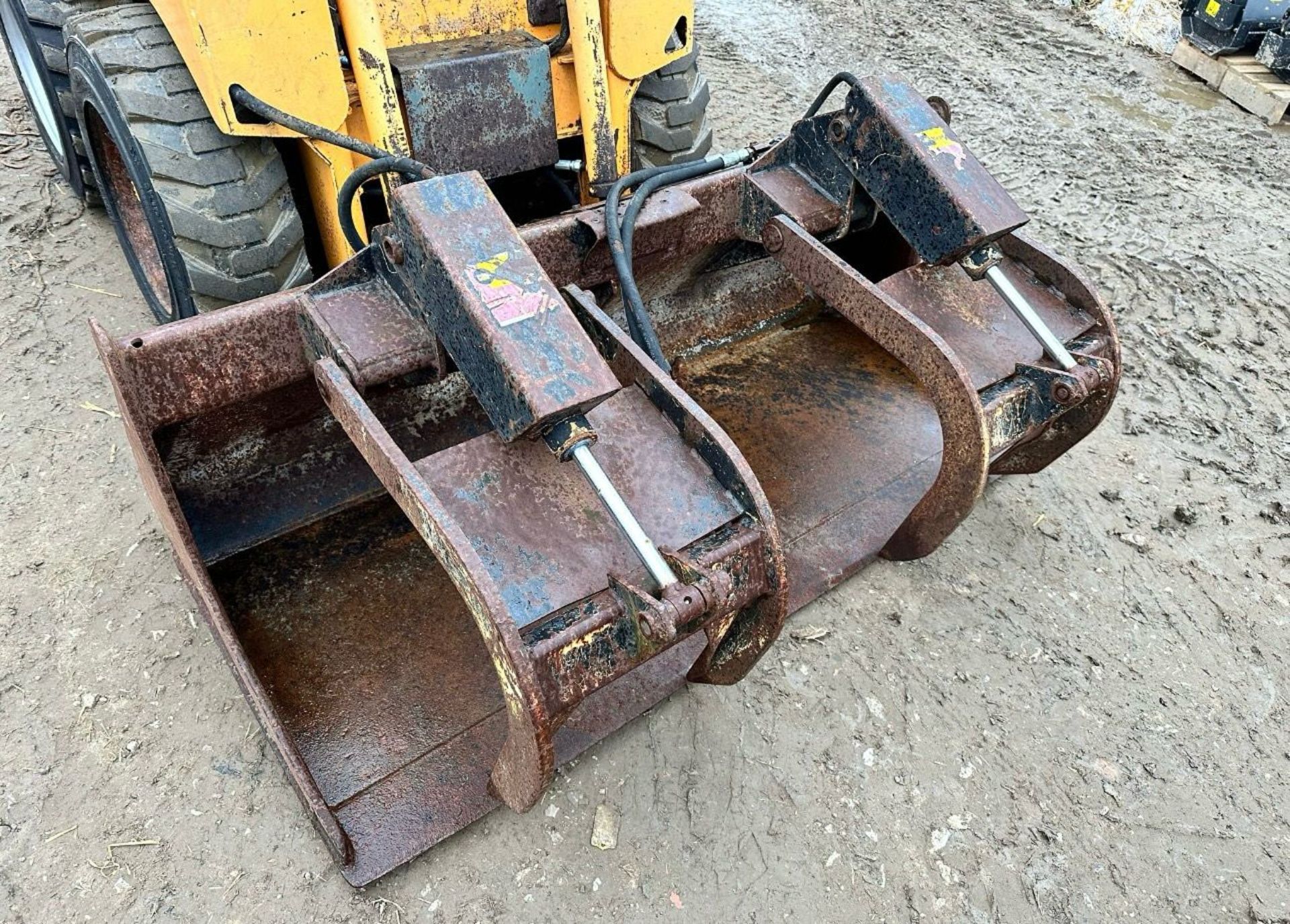 CAT 68” HYDRAULIC MUCK/LOG GRAB *PLUS VAT*