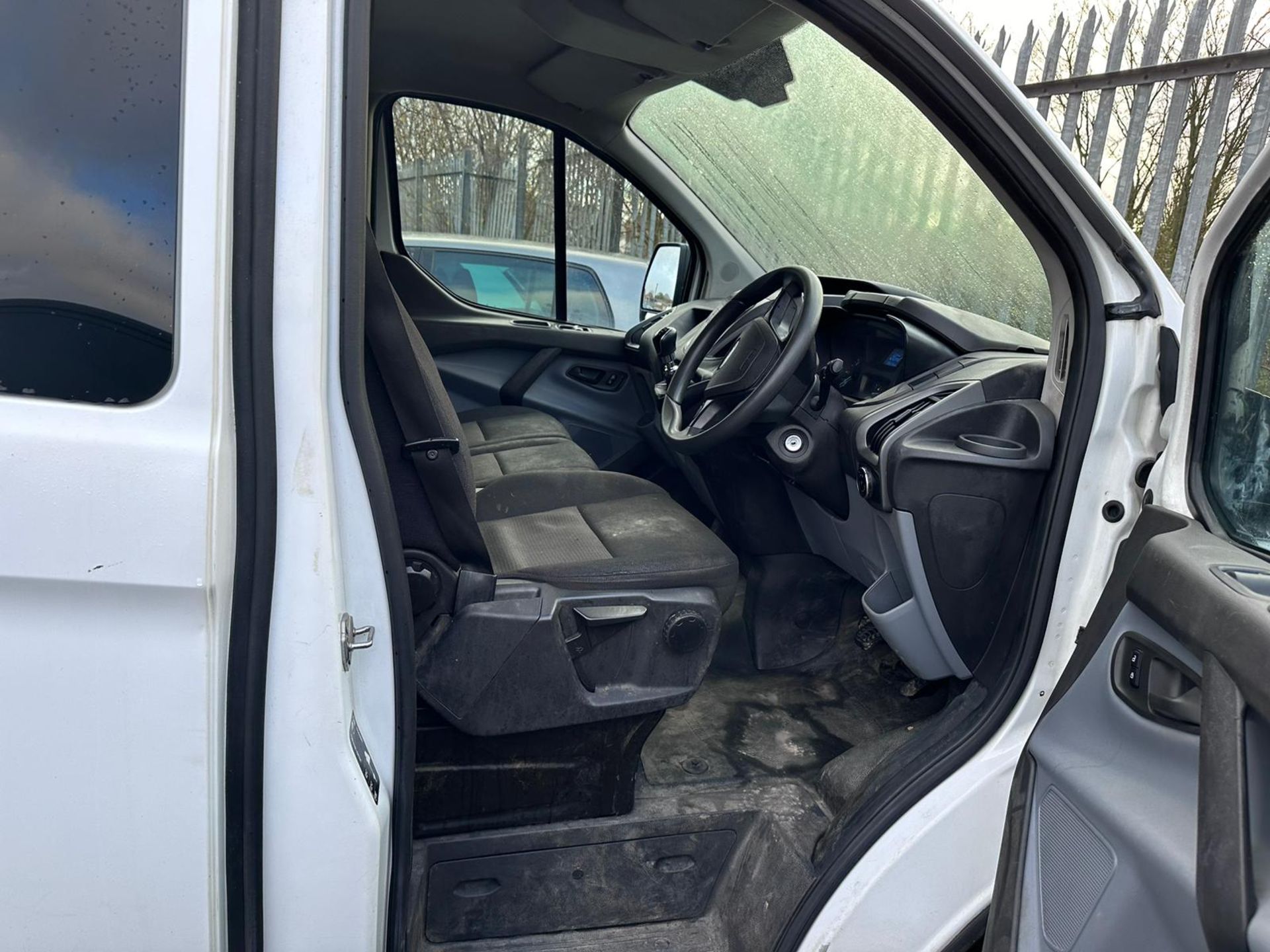 2016 FORD TRANSIT CUSTOM 270 WHITE PANEL VAN *PLUS VAT* - Image 10 of 12