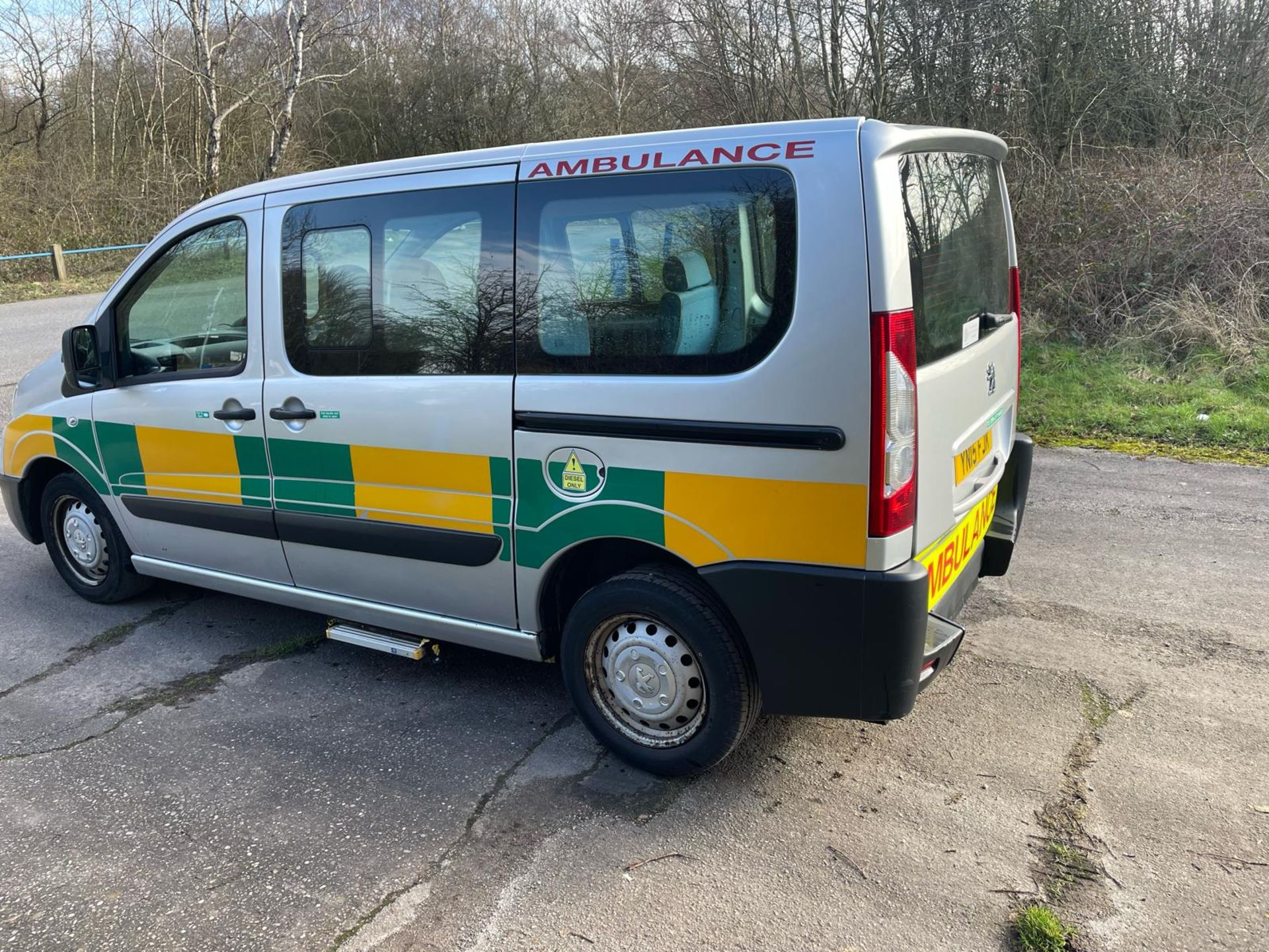 (AMBULANCE) DISABLED VEHICLE WITH RAMP! 2015/15 REG PEUGEOT EXPERT TEPEE COMFORT L1 HDI 2.0 DIESEL - Image 4 of 27