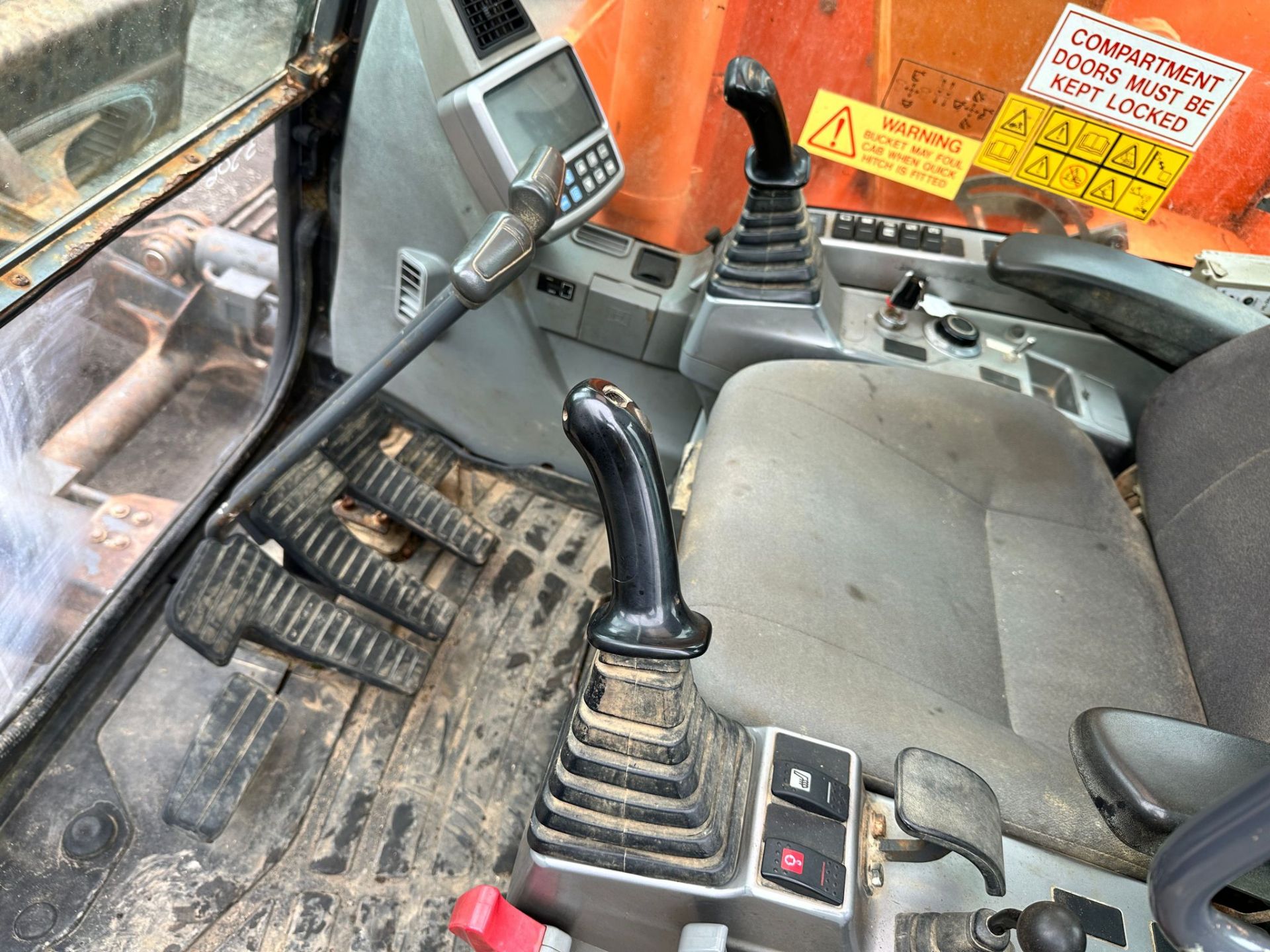 2011 DOOSAN DX140LCR EXCAVATOR WITH BLADE *PLUS VAT* - Image 10 of 26