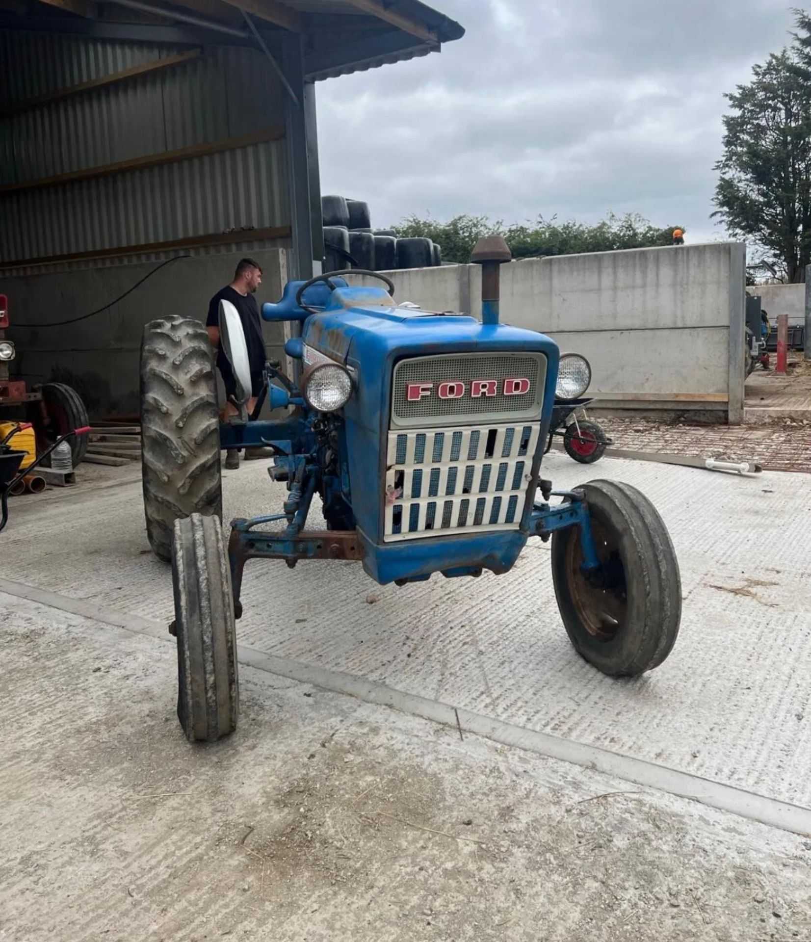 FORD 3000 PETROL VINTAGE TRACTOR *PLUS VAT* - Bild 2 aus 9