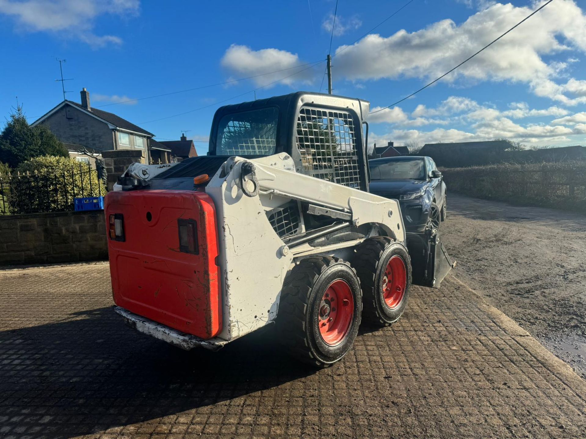 2015 BOBCAT S450 WHEELED SKIDSTEER LOADER WITH 65 INCH 4 IN 1 BUCKET *PLUS VAT* - Image 9 of 14