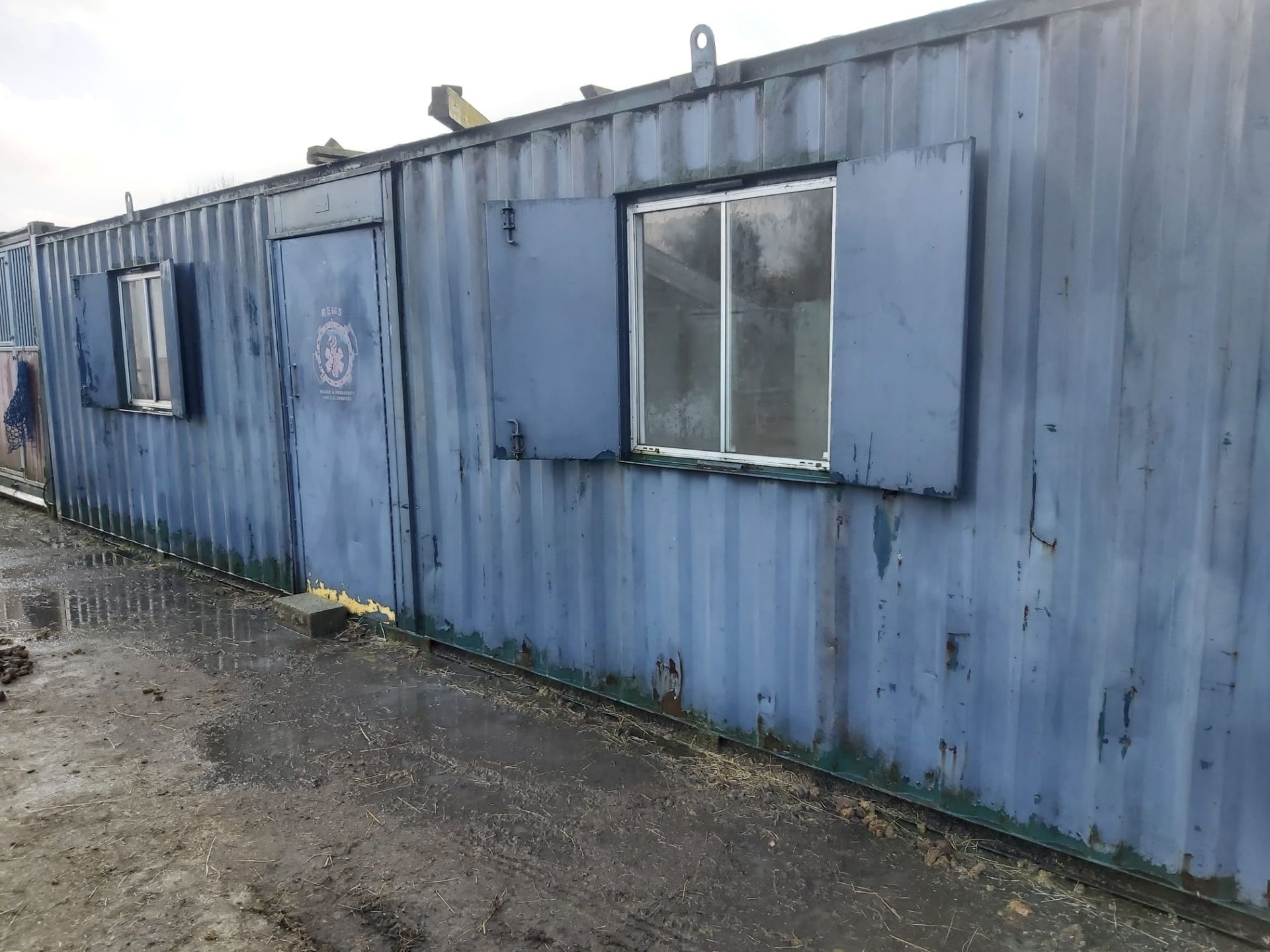 Blue Storage/ Breakroom Cabin with Windows *NO VAT* - Bild 2 aus 11