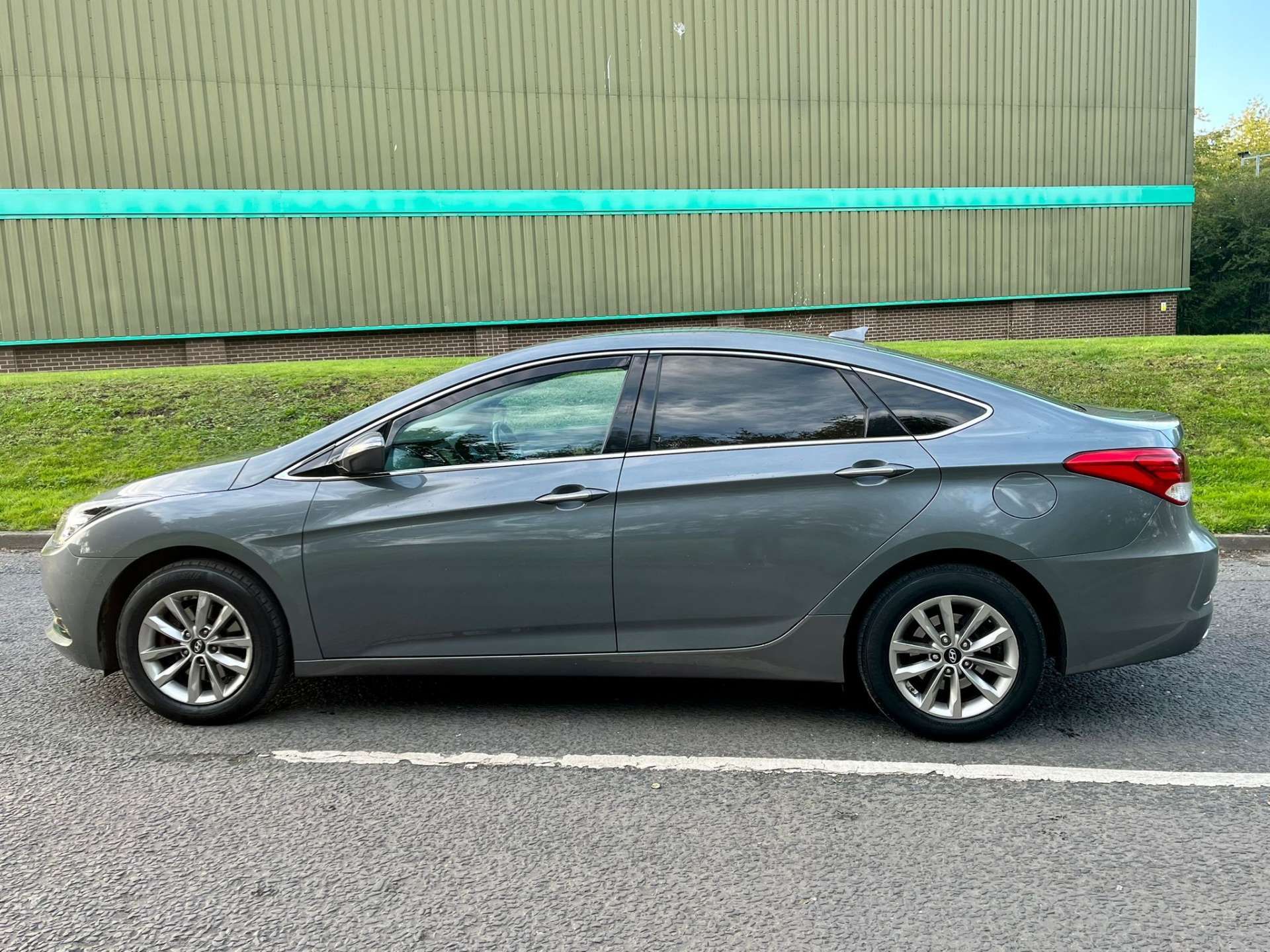 2017 HYUNDAI I40 SE NAV CRDI BLUE DRIVE SILVER SALOON *NO VAT* - Image 3 of 14