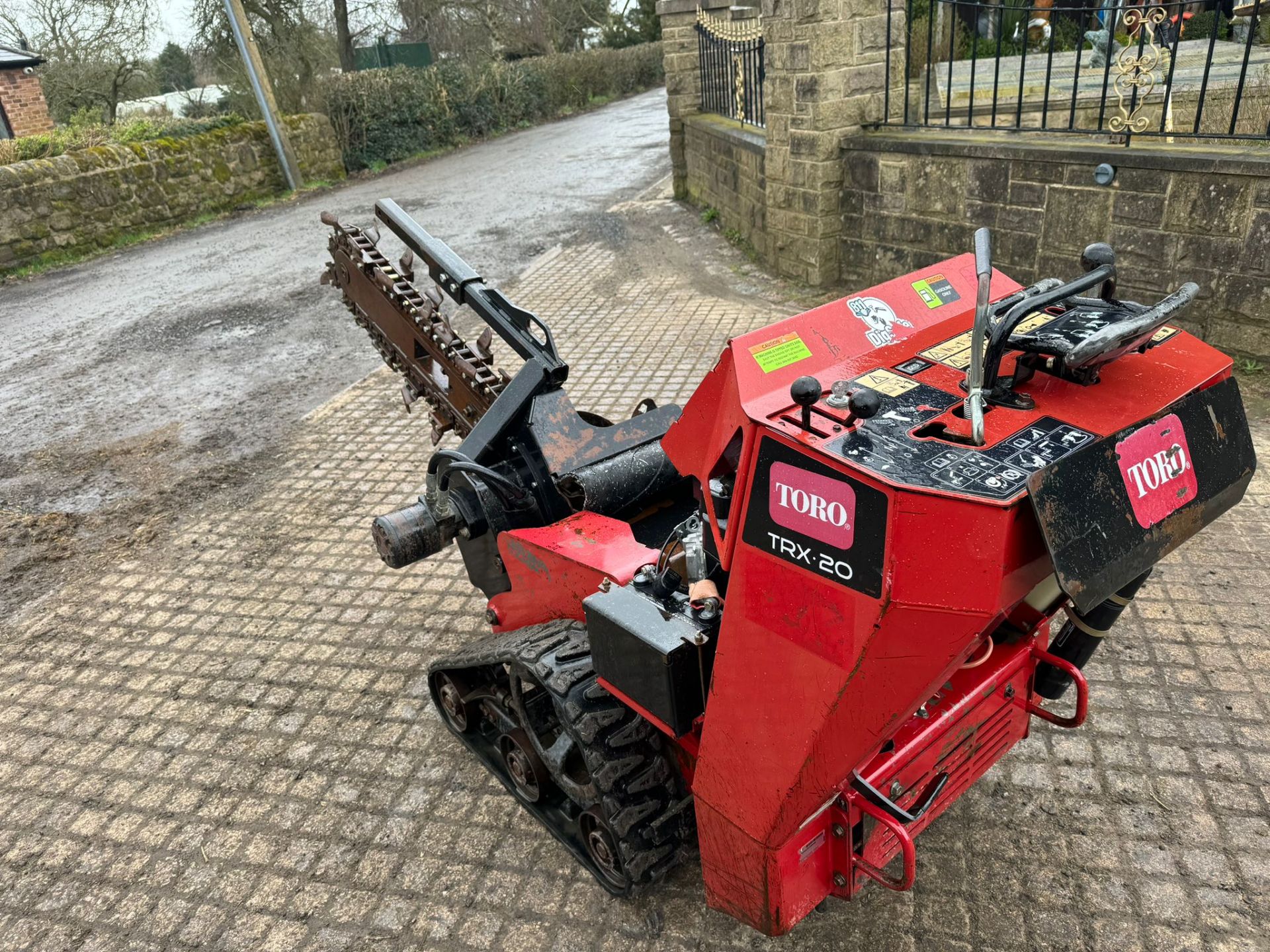 2013 TORO TRX20 TRACKED PEDESTRIAN TRENCHER *PLUS VAT* - Image 7 of 14