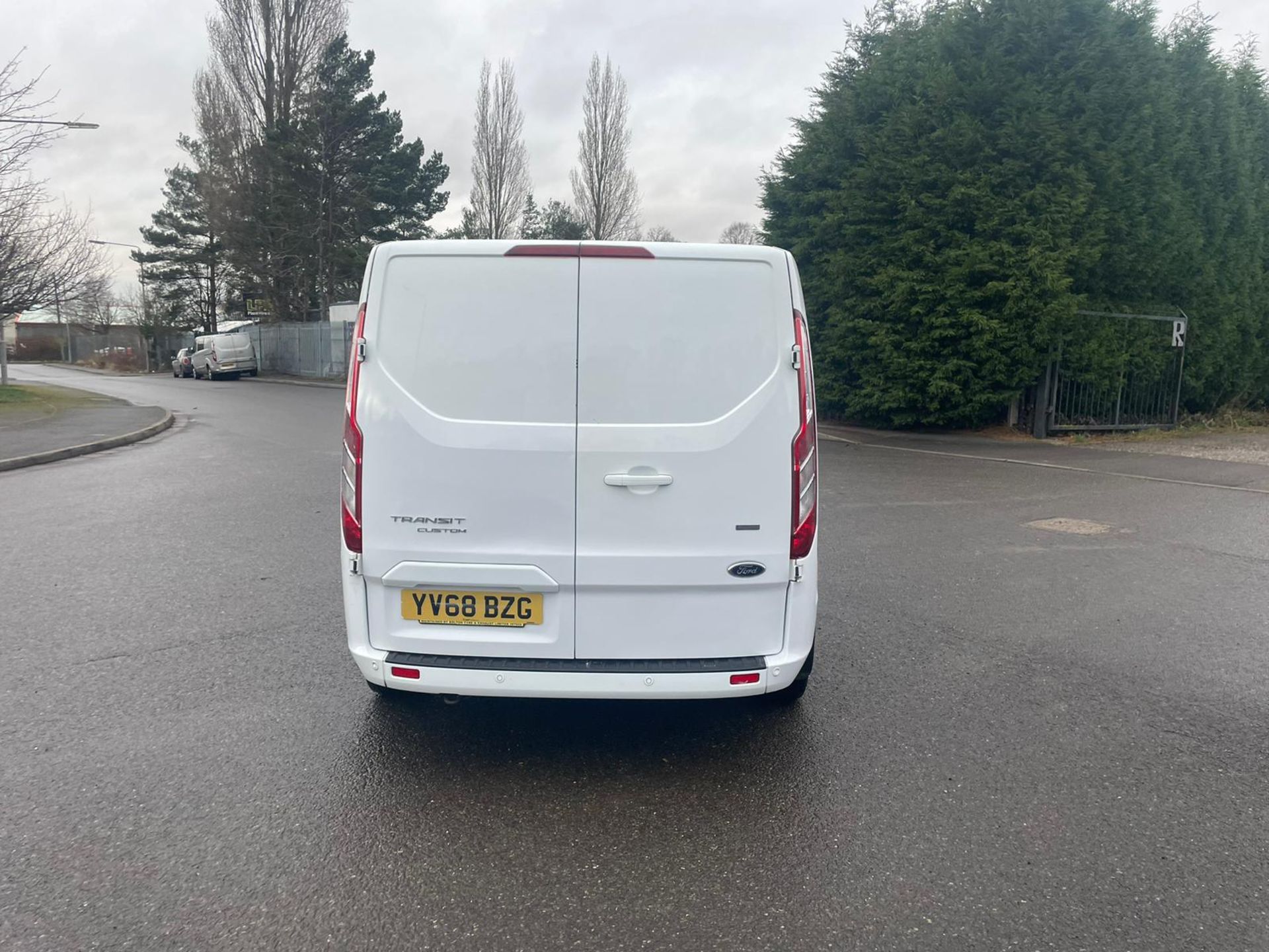 2018 FORD TRANSIT CUSTOM 280 LIMITED WHITE PANEL VAN *PLUS VAT* - Image 7 of 14