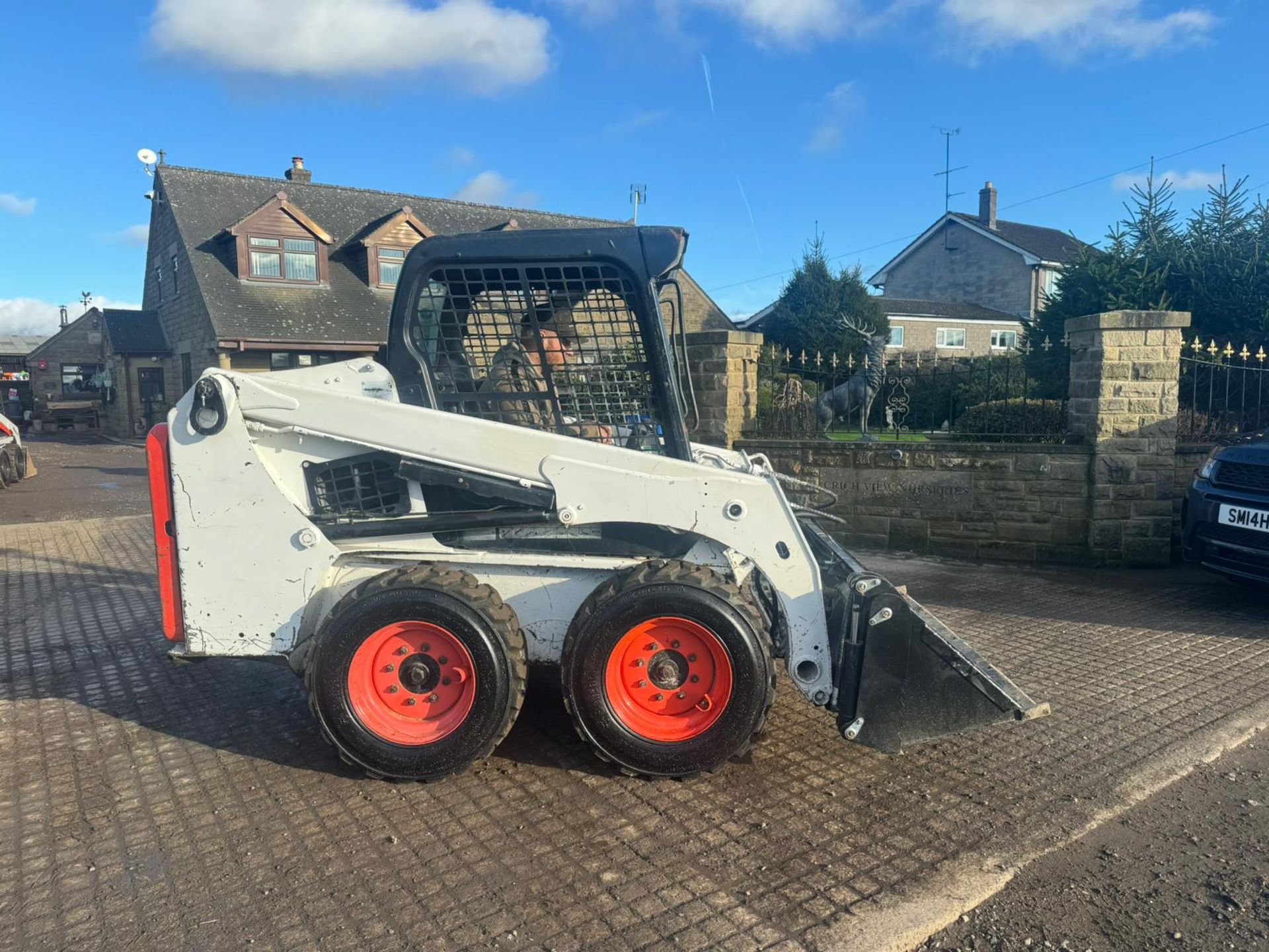 2015 BOBCAT S450 WHEELED SKIDSTEER LOADER WITH 65 INCH 4 IN 1 BUCKET *PLUS VAT* - Image 11 of 14