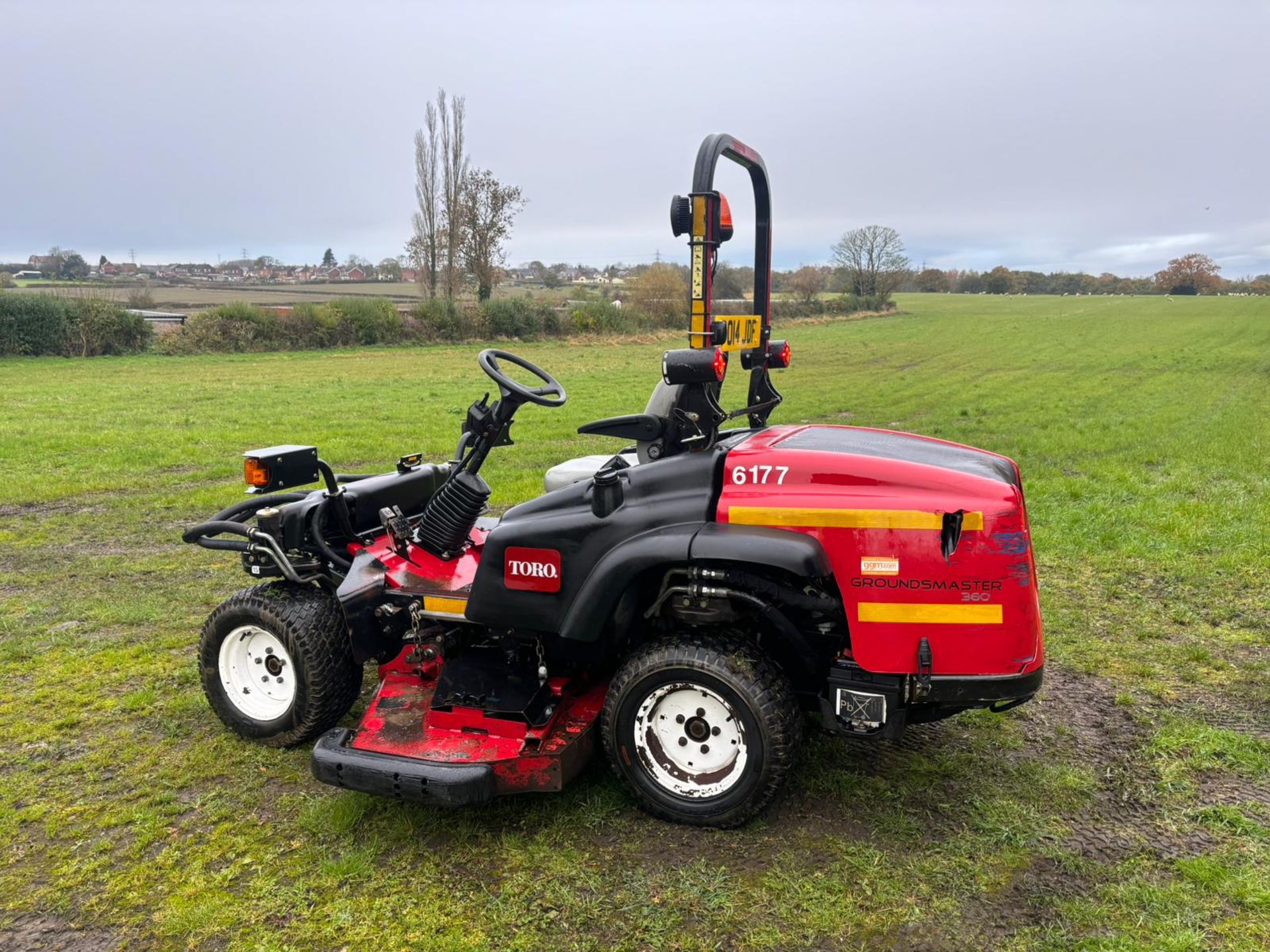 JJ -2014 TORO GROUNDMASTER 360 RIDE ON LAWN MOWER *PLUS VAT* RUNS DRIVES AND CUTS 4 WHEEL STEER - Bild 6 aus 14