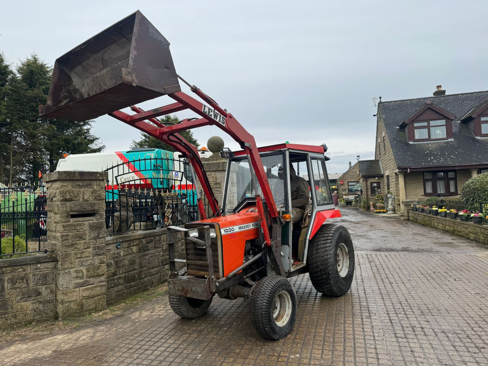 MASSEY FERGUSON 1030 26HP 4WD COMPACT TRACTOR WITH LEWIS LOADER AND BUCKET *PLUS VAT*